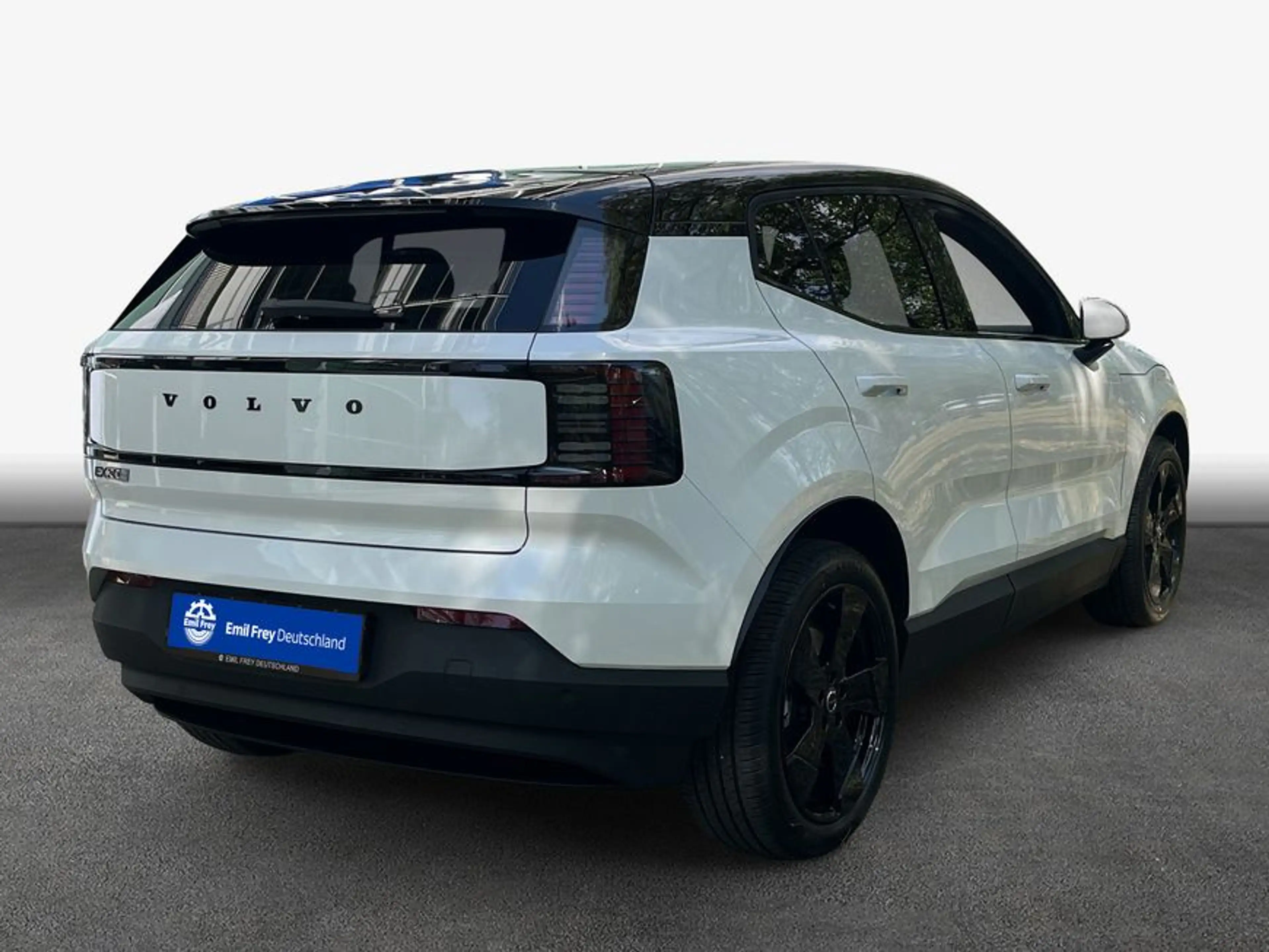 Volvo EX30 P5 electric Long Range RWD Black Edition Plus — photo 2