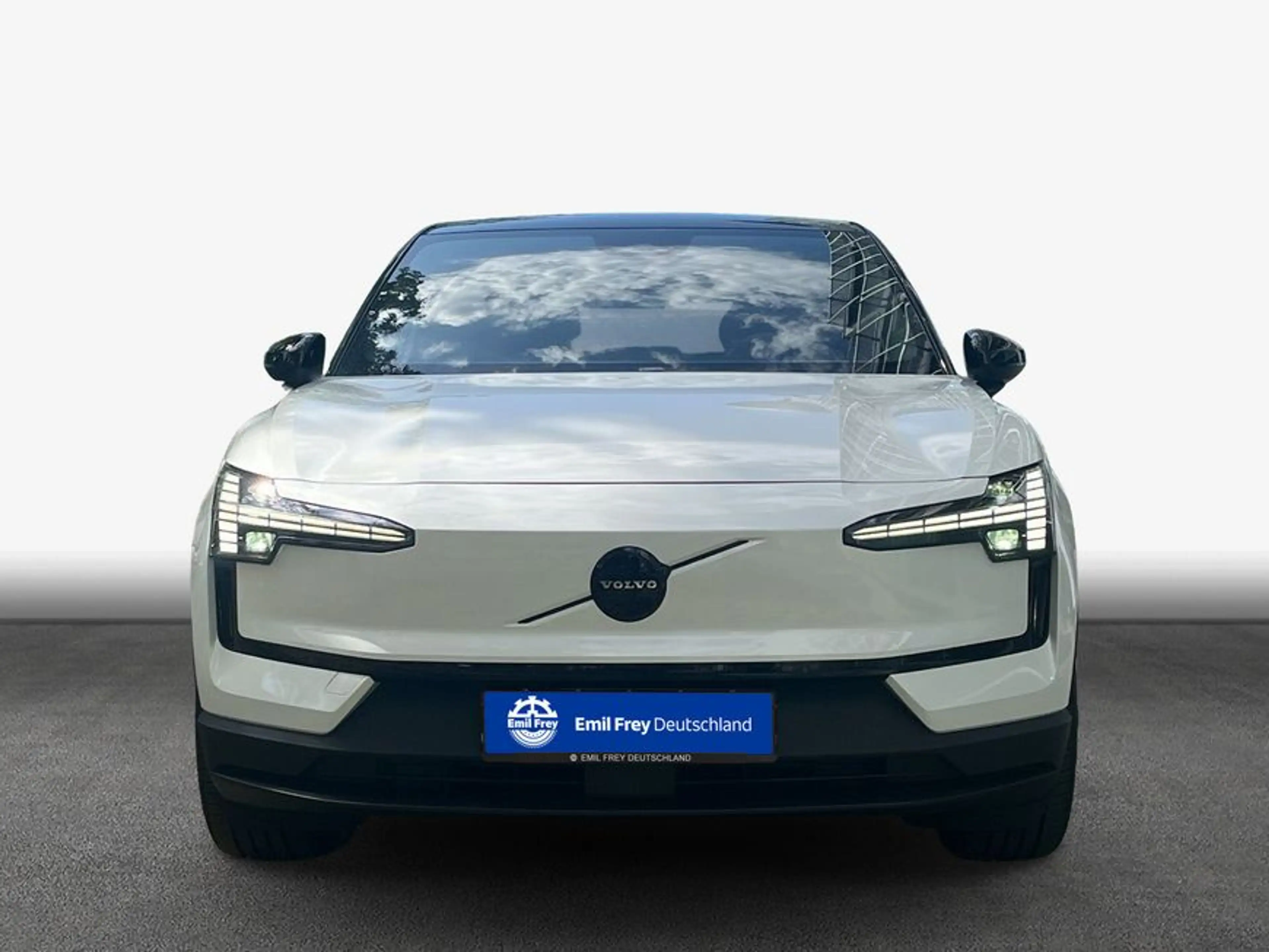Volvo EX30 P5 electric Long Range RWD Black Edition Plus — photo 3