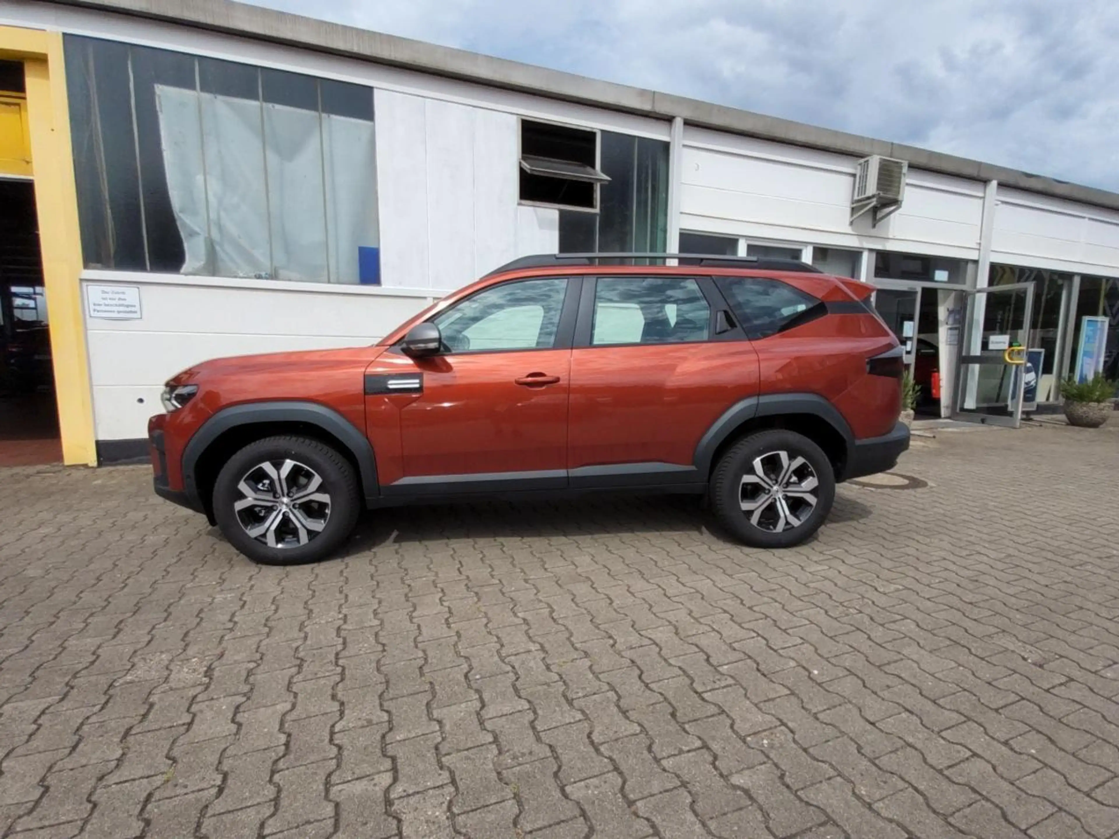 Dacia Bigster Expression hybrid-G 150 4x4 — photo 2