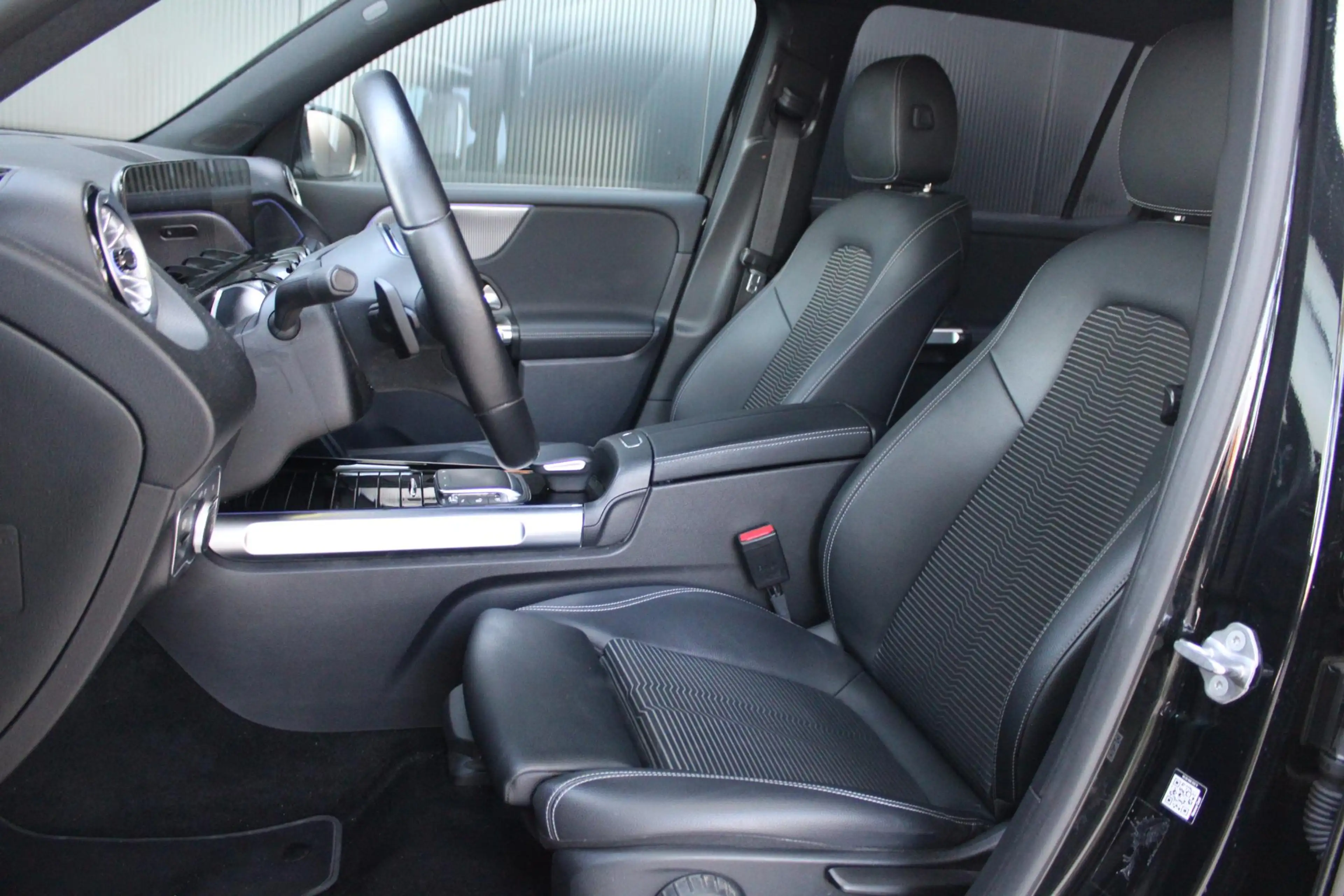 Mercedes-Benz EQB 250 Business Line 7 Persoons | Ambiente | CarPlay | Ge — photo 4