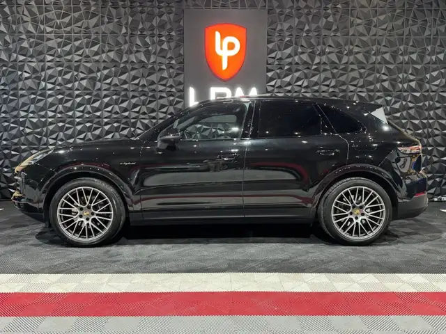 Porsche Cayenne view 3