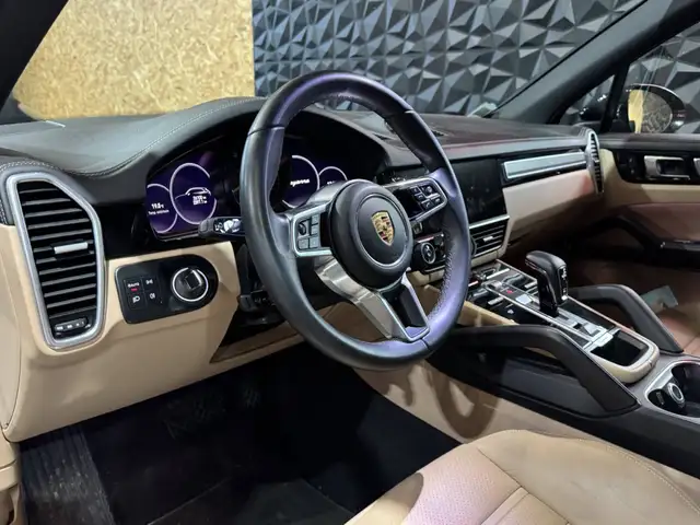 Porsche Cayenne view 10