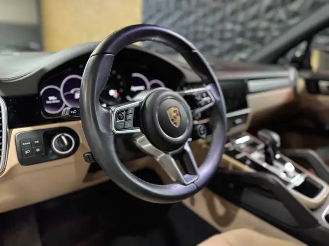 Porsche Cayenne view 11