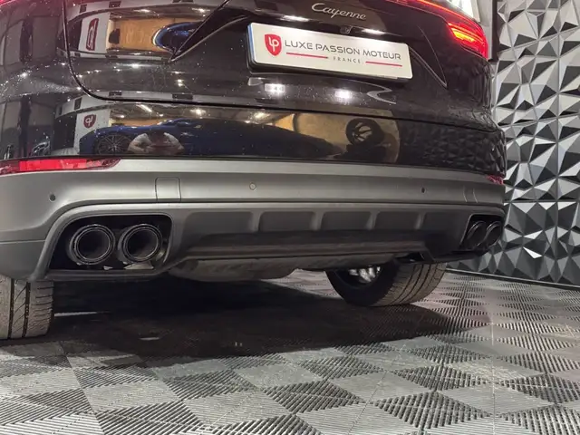 Porsche Cayenne view 7