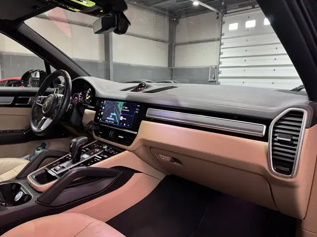 Porsche Cayenne view 13