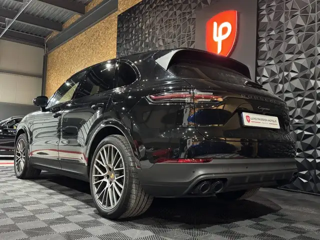 Porsche Cayenne view 4