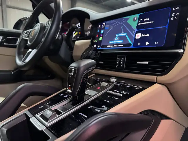 Porsche Cayenne view 14