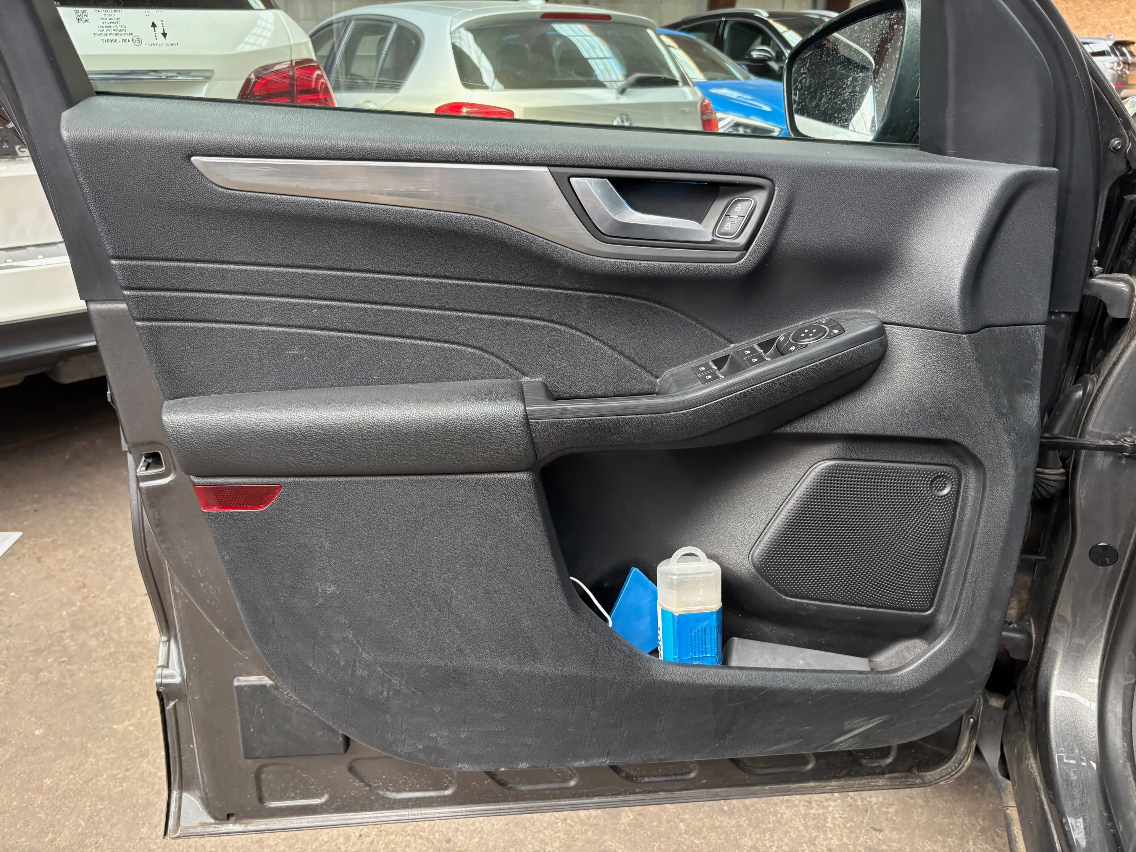 Ford Kuga Kuga PHEV 2.5 EcoBoost FWD Titanium / AUTO / PAR ASSIST / GARANTIE 12 MOIS — photo 8