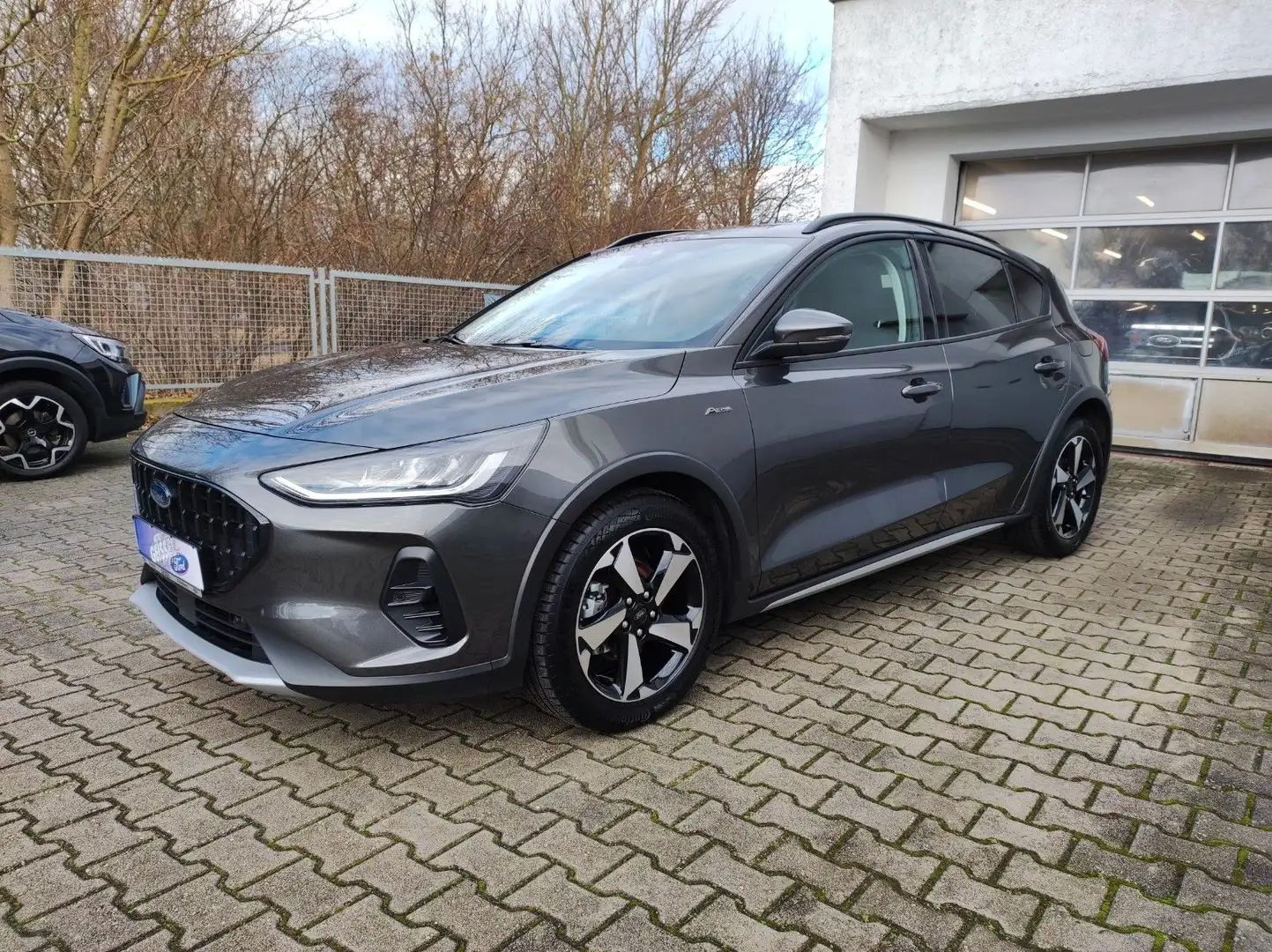 Ford Focus Lim. Active X Navi B&O ACC AHK WP Grau - 1