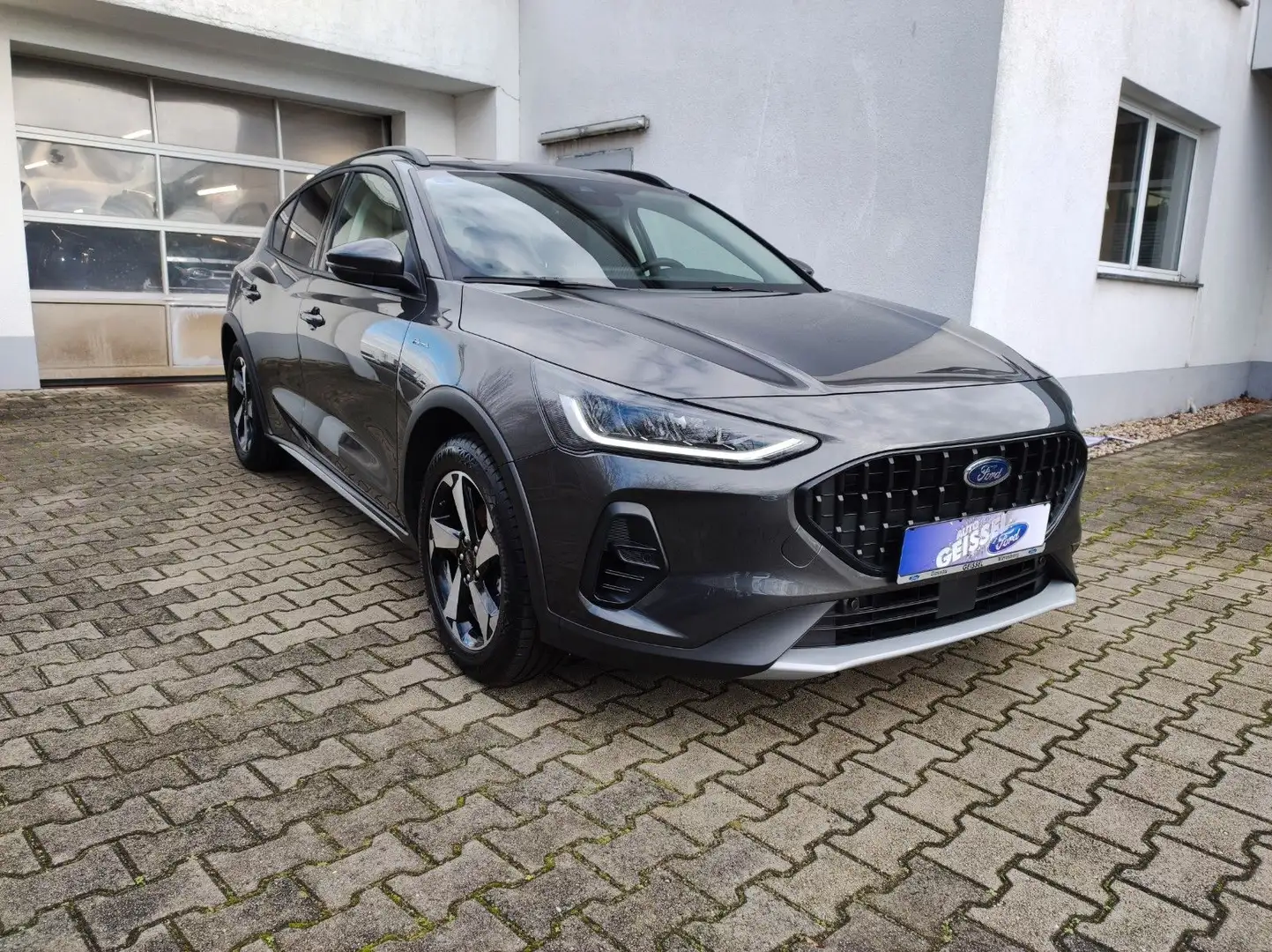 Ford Focus Lim. Active X Navi B&O ACC AHK WP Grau - 2