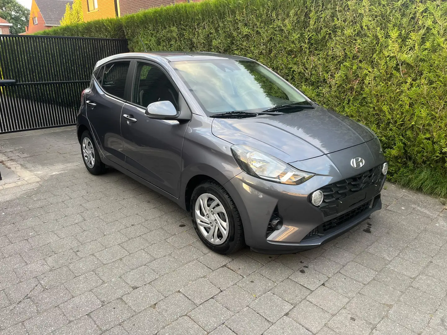 Hyundai i10 1.0i CarPlay / Automaat / Airco Gris - 1