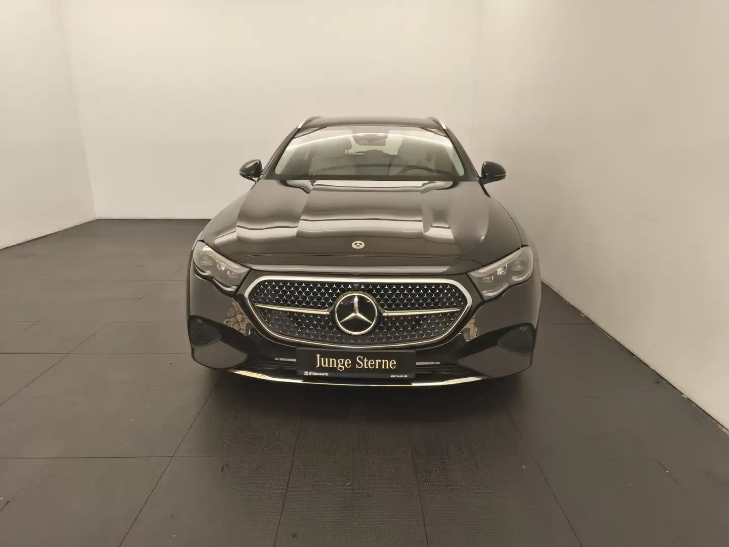 Mercedes-Benz E 220 E 220 T d 4M Avantgarde Pano FahrassiPlus Sitzklim Schwarz - 2