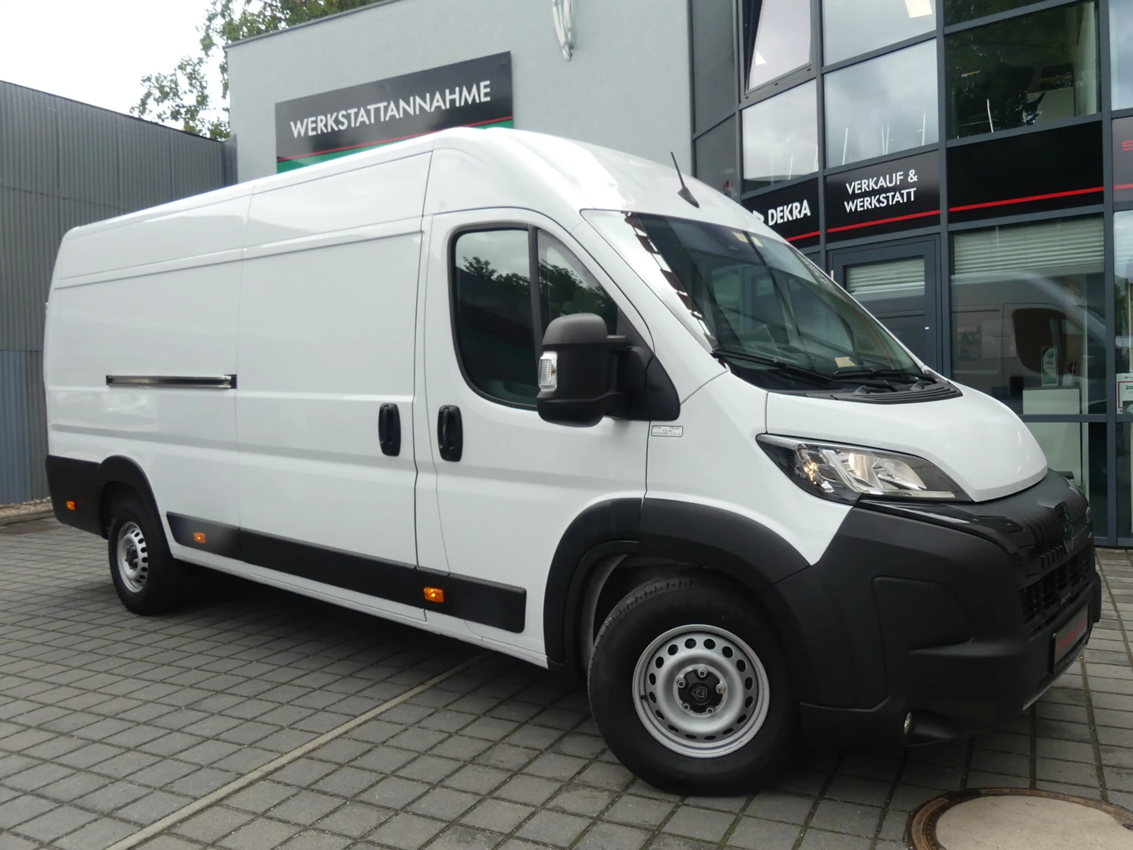 Peugeot Boxer Kasten 435 L4H2 BlueHDi 180 AUTOM./NAVI/132KW
