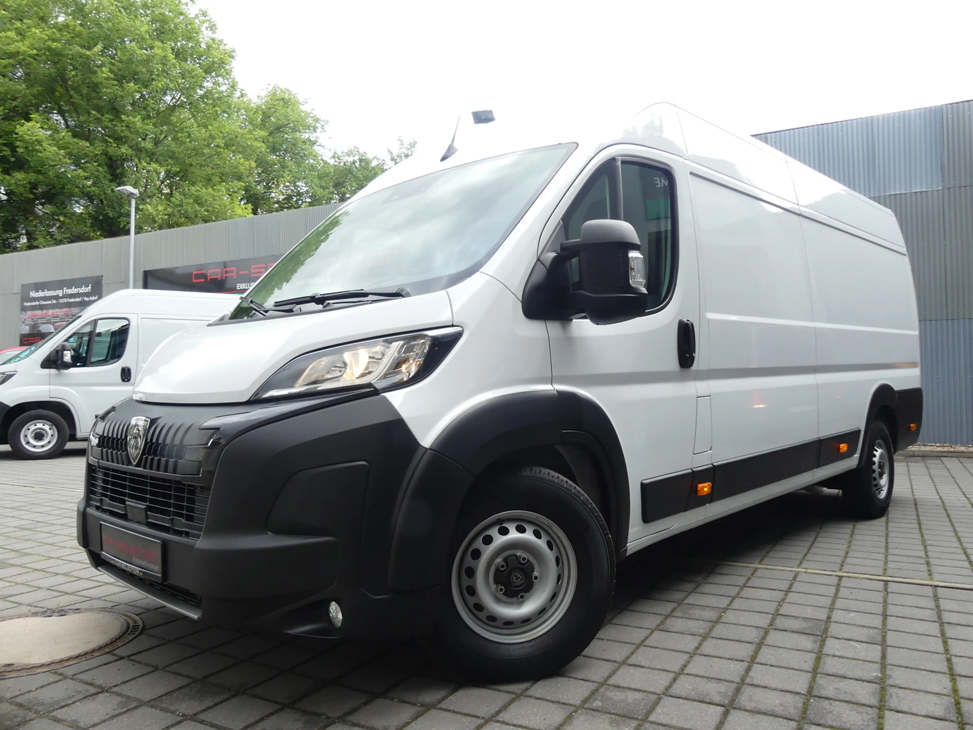 Peugeot Boxer Kasten 435 L4H2 BlueHDi 180 AUTOM./NAVI/132KW — photo 2