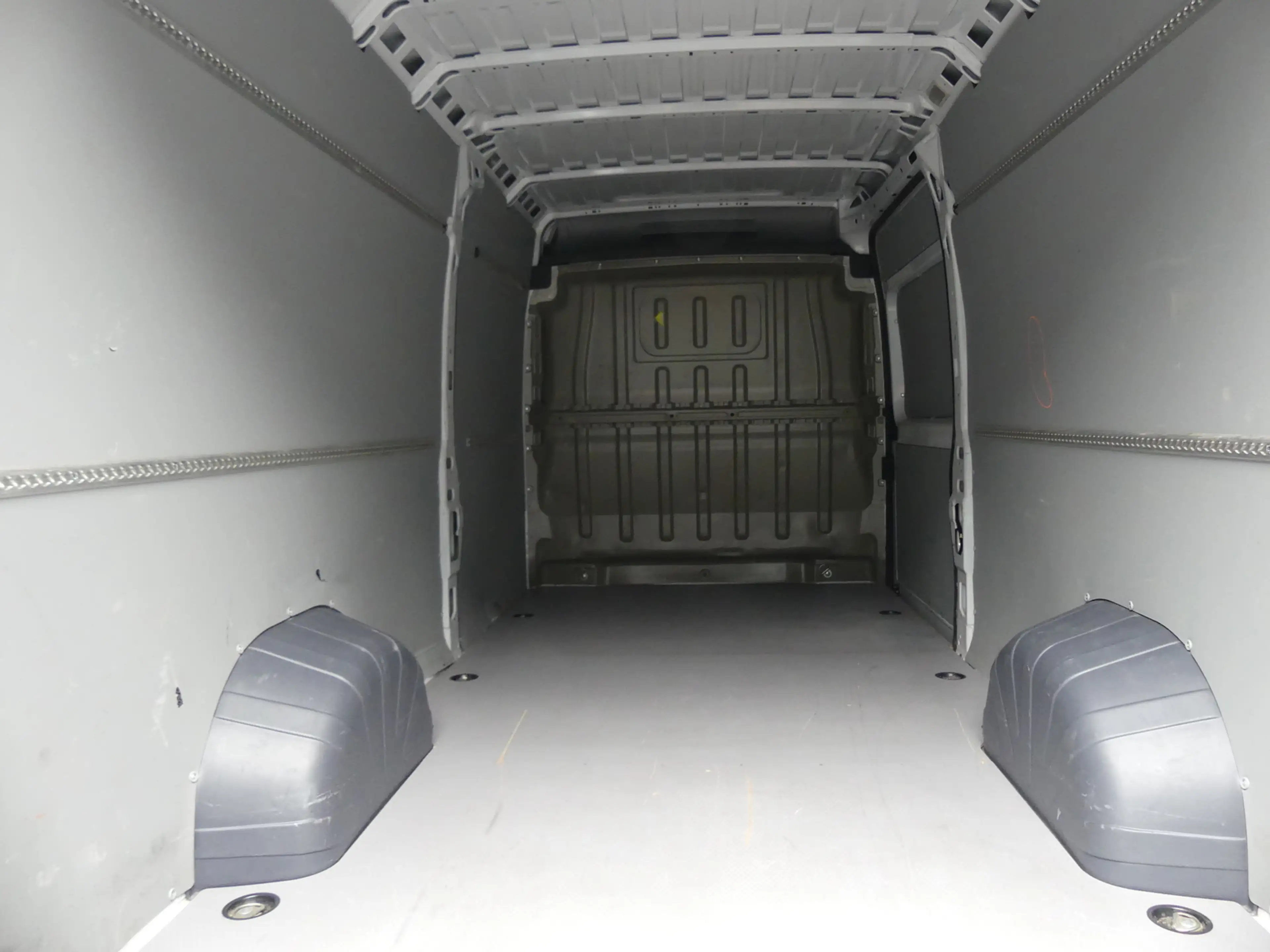 Peugeot Boxer Kasten 435 L4H2 BlueHDi 180 AUTOM./NAVI/132KW — photo 13