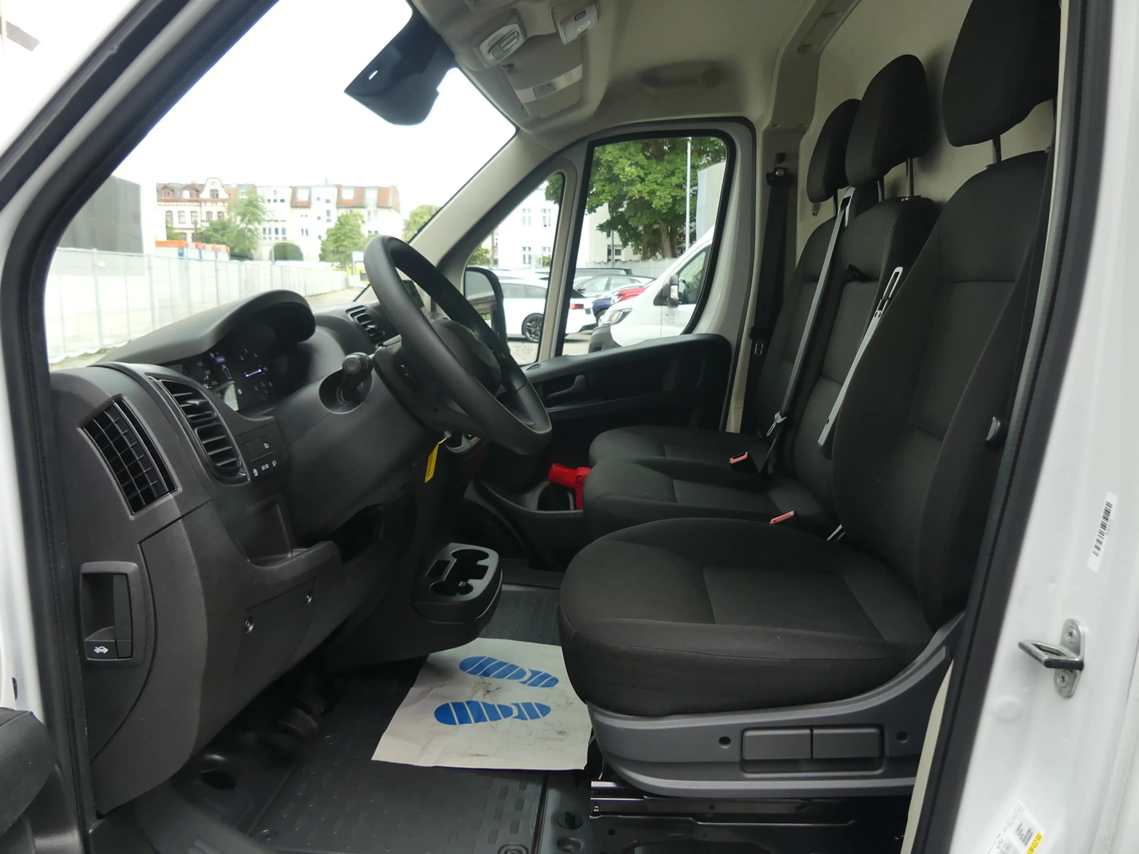 Peugeot Boxer Kasten 435 L4H2 BlueHDi 180 AUTOM./NAVI/132KW — photo 5