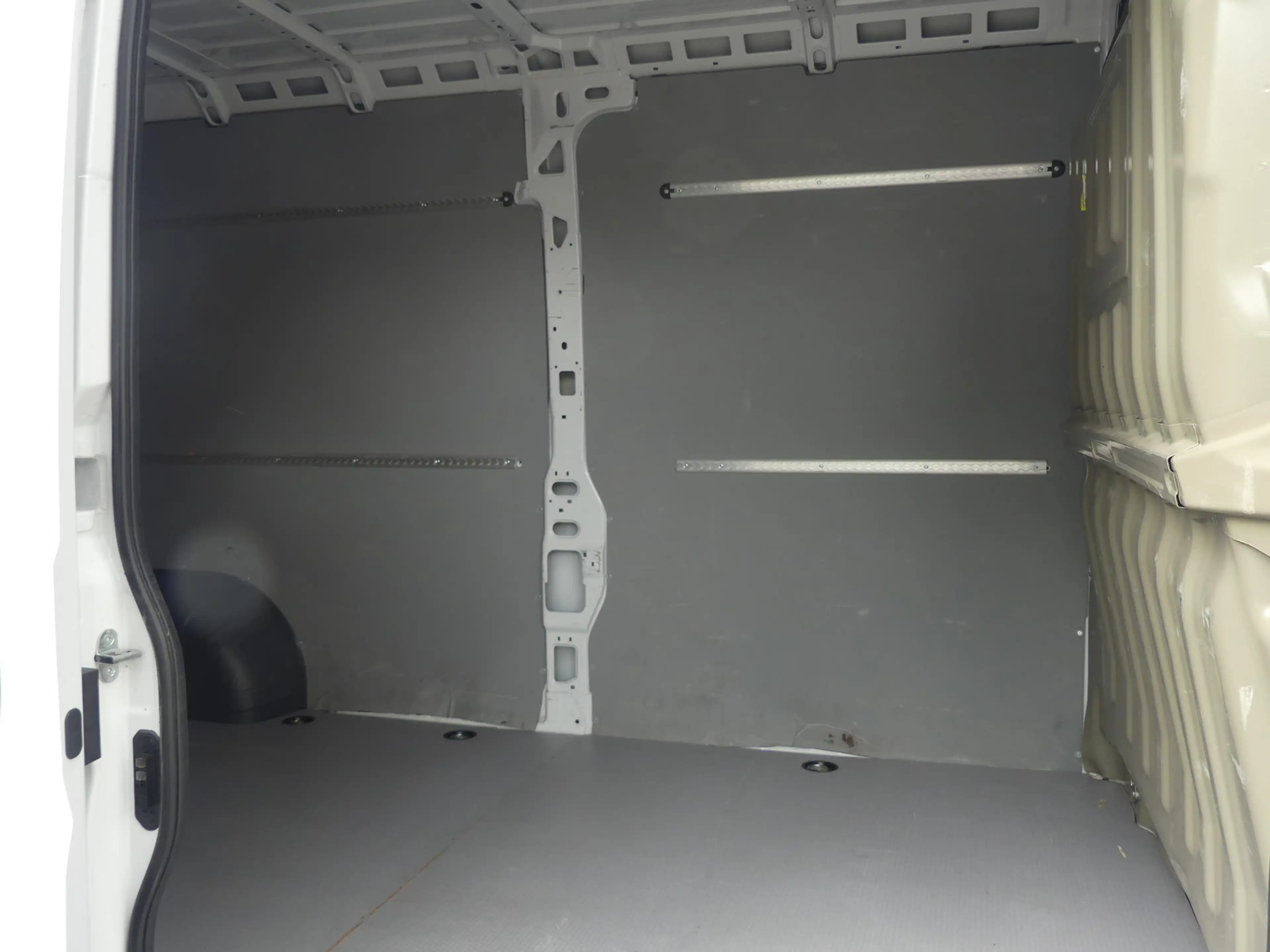 Peugeot Boxer Kasten 435 L4H2 BlueHDi 180 AUTOM./NAVI/132KW — photo 12