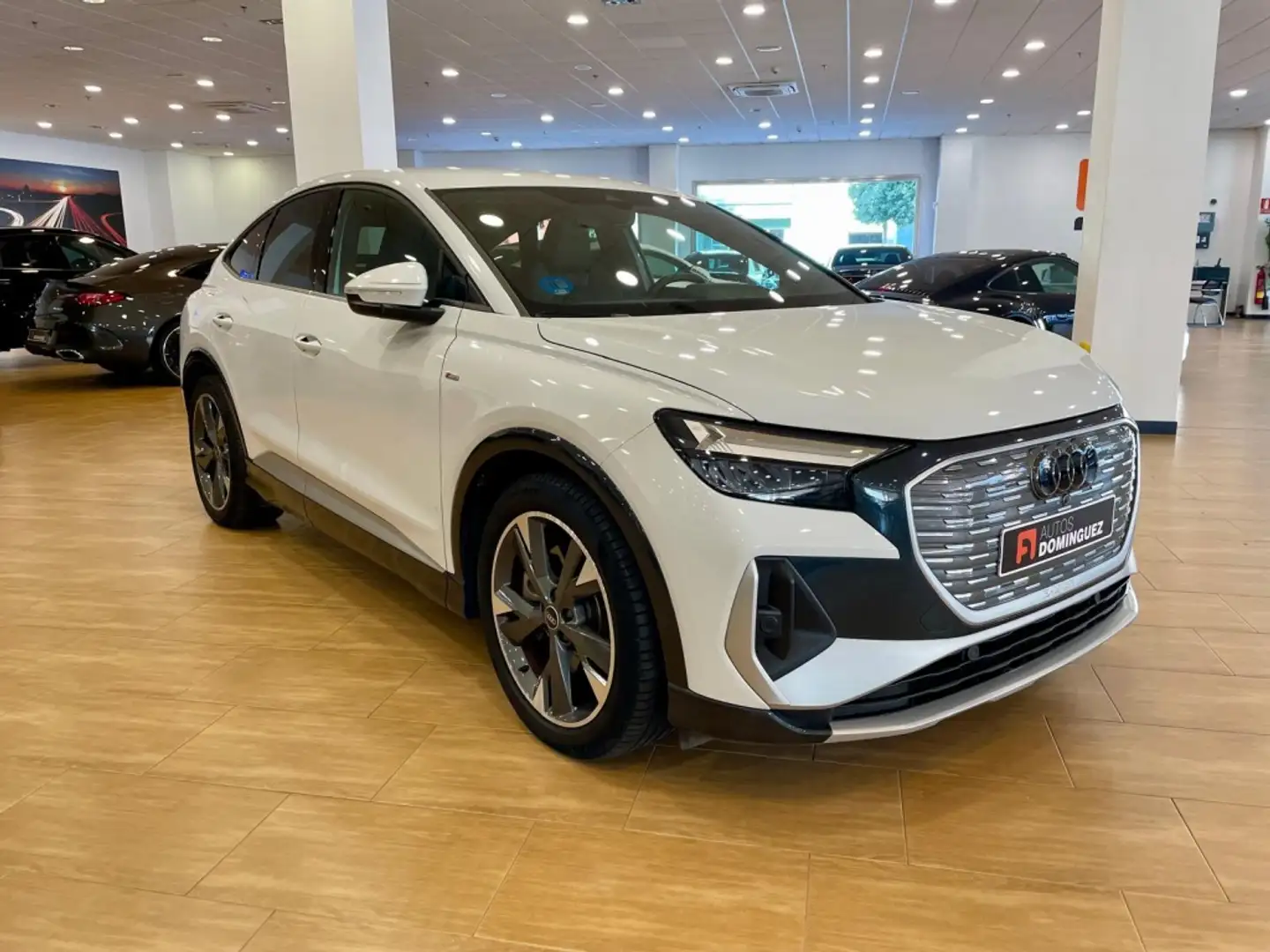 Audi Q4 e-tron 40 S Line 82KWh Blanco - 2
