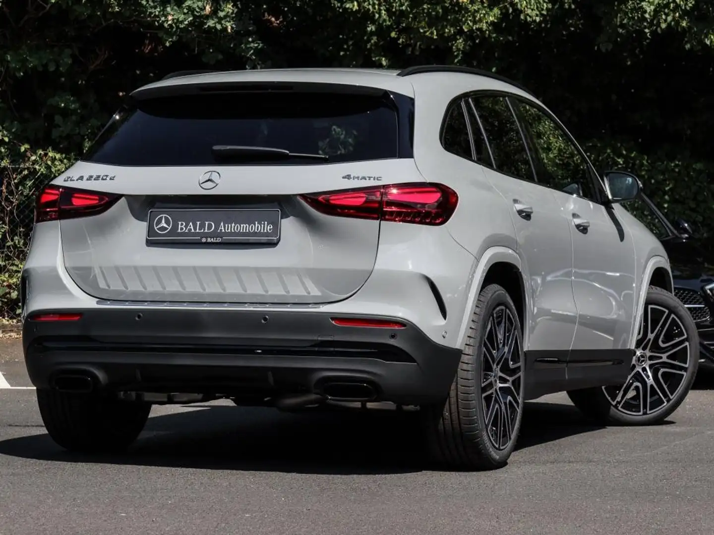 Mercedes-Benz GLA 220 d 4M AMG-Advanced+/ILS/Pano/AHK/Night Grijs - 2