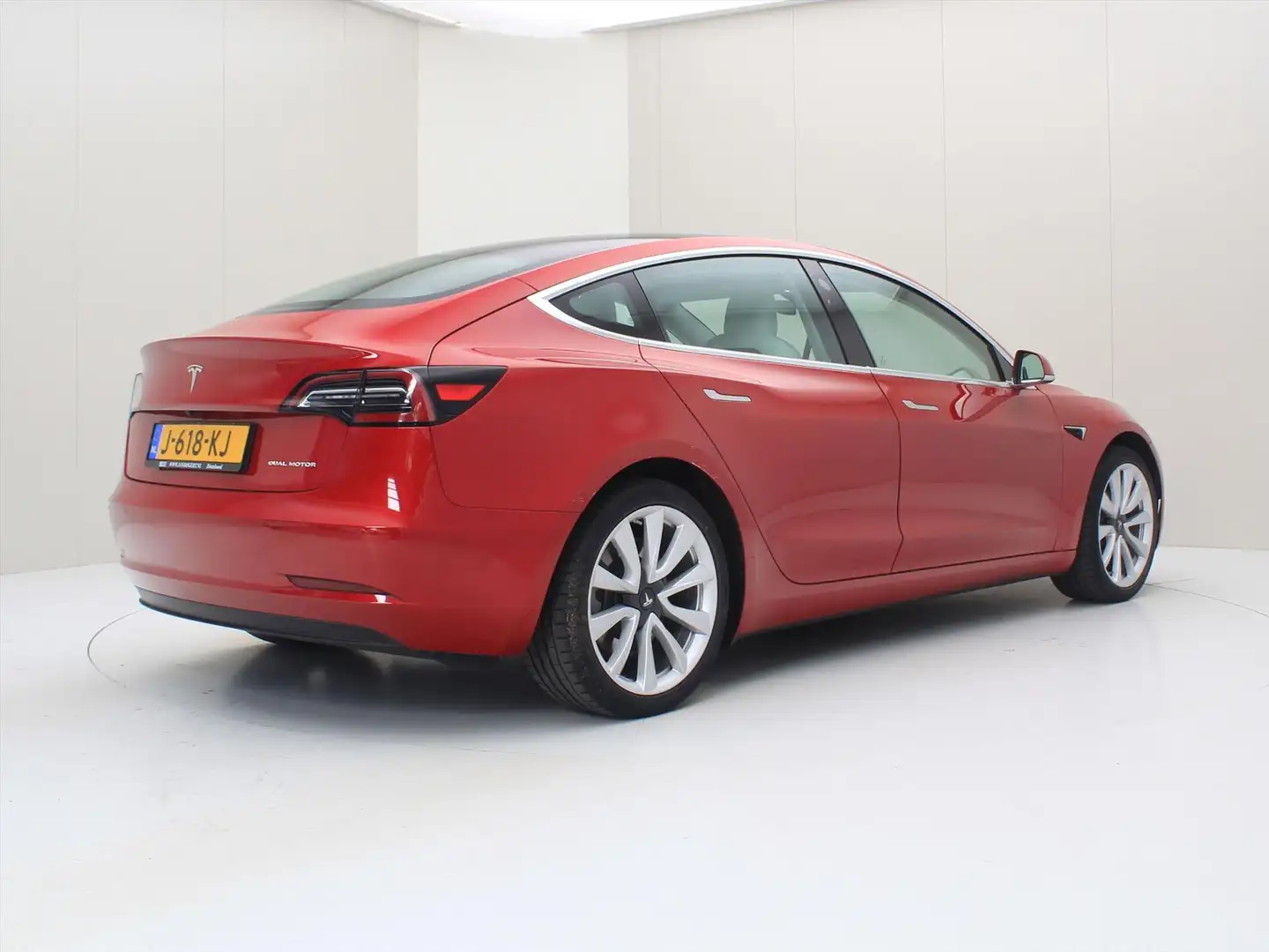 Tesla Model 3 Long-Range AWD 351pk 75 kWh [ AUTOPILOT+19" LMV+WI Rood - 2