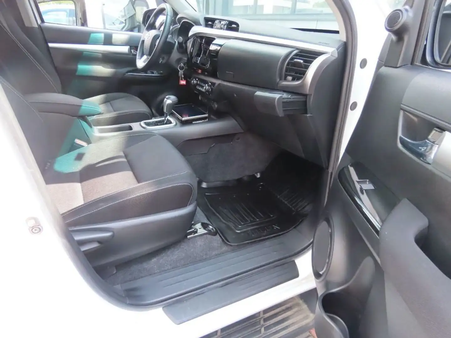 Toyota Hilux 2.4 D-4D 4WD 4 porte Double Cab Bianco - 2