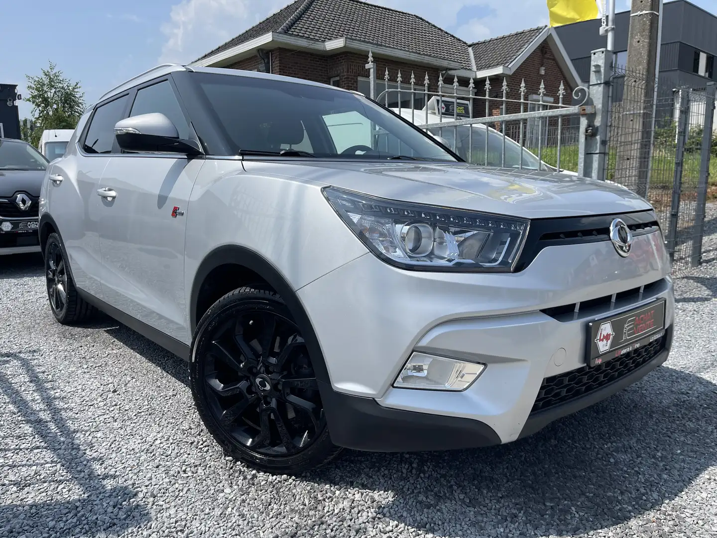 SsangYong Tivoli 1.6 e-XDi 4WD Quartz - Navi Gris - 2