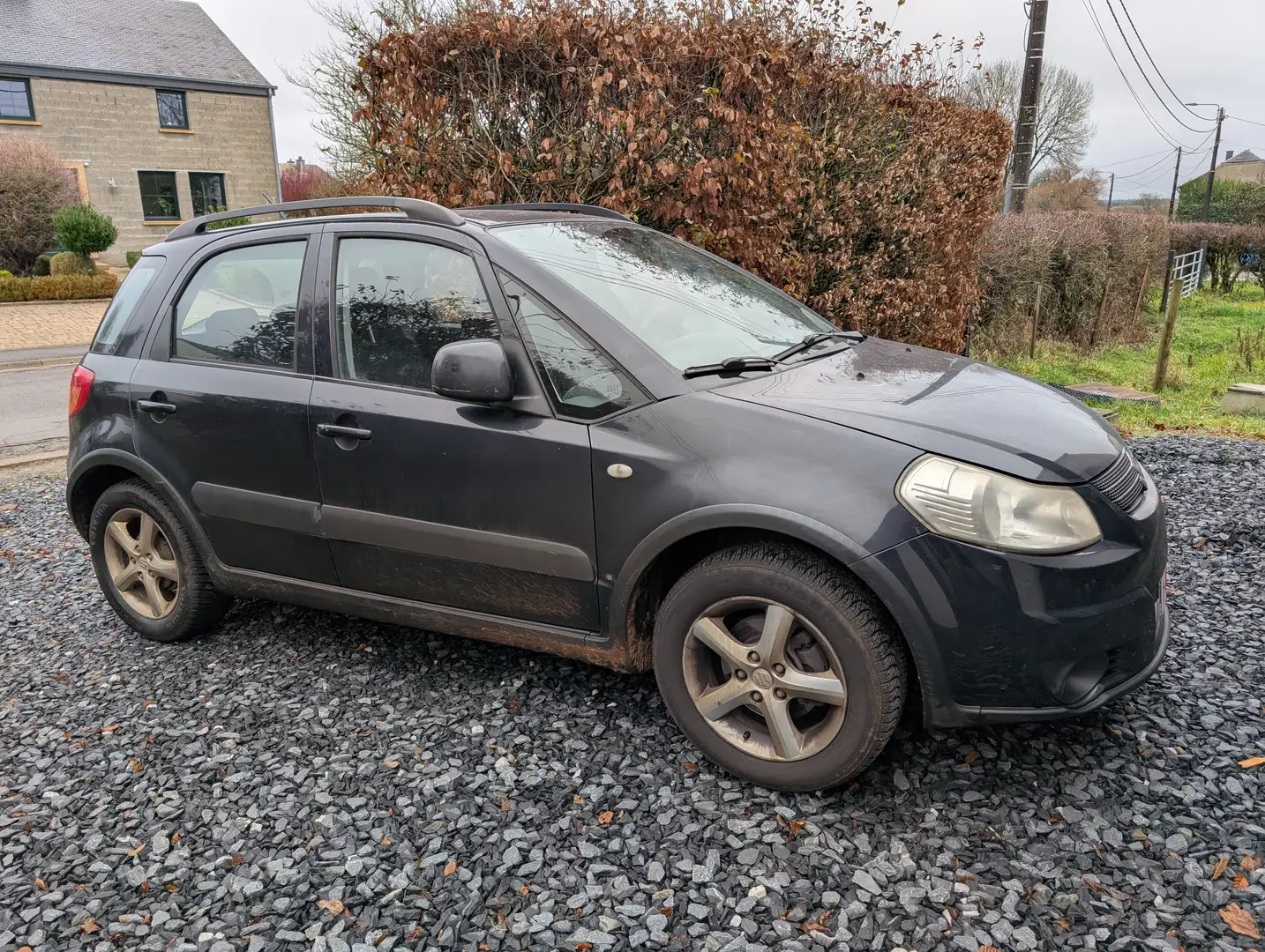 Suzuki SX4 1.6i Essence | 107 CH Noir - 1