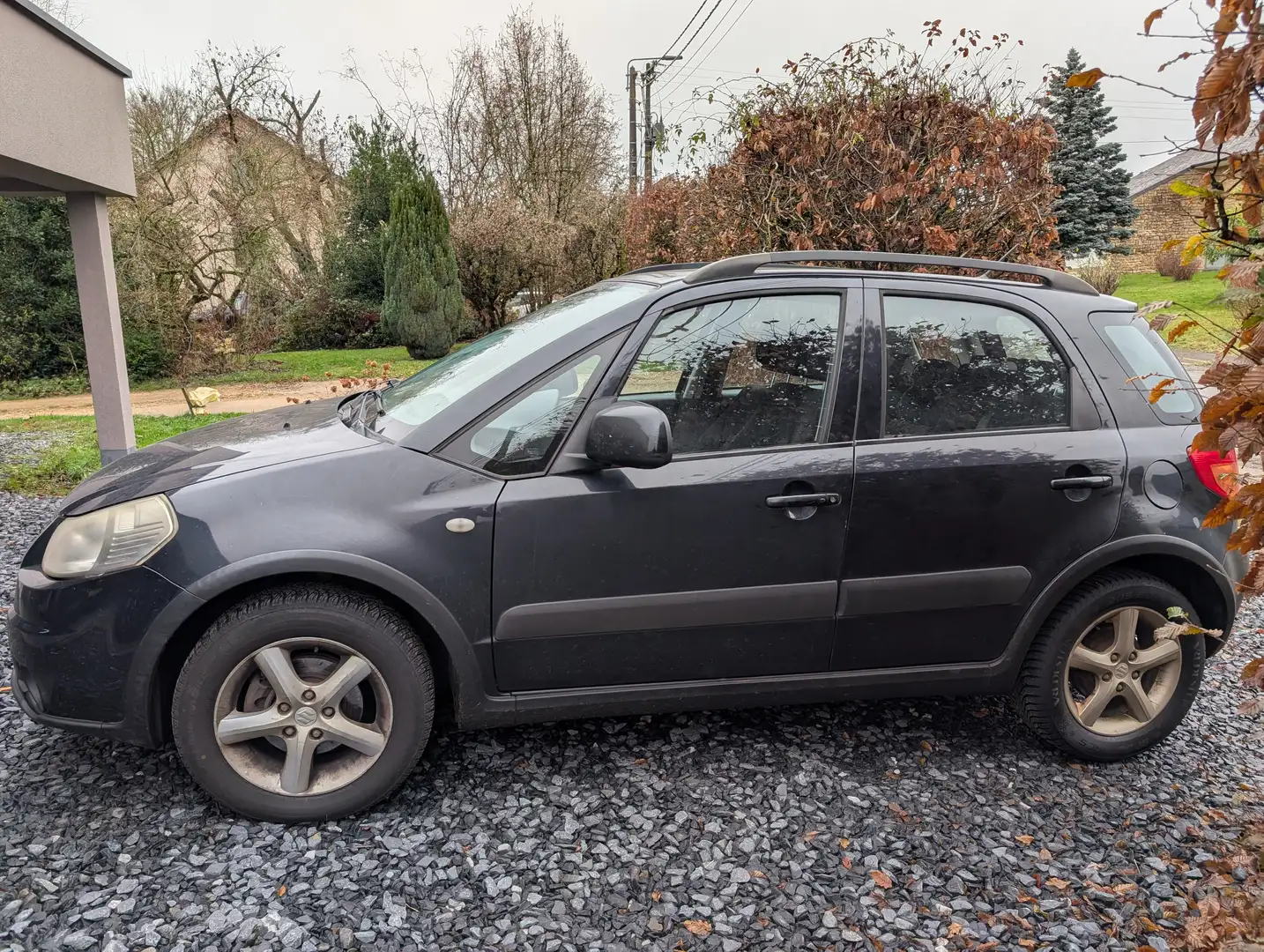 Suzuki SX4 1.6i Essence | 107 CH Noir - 2