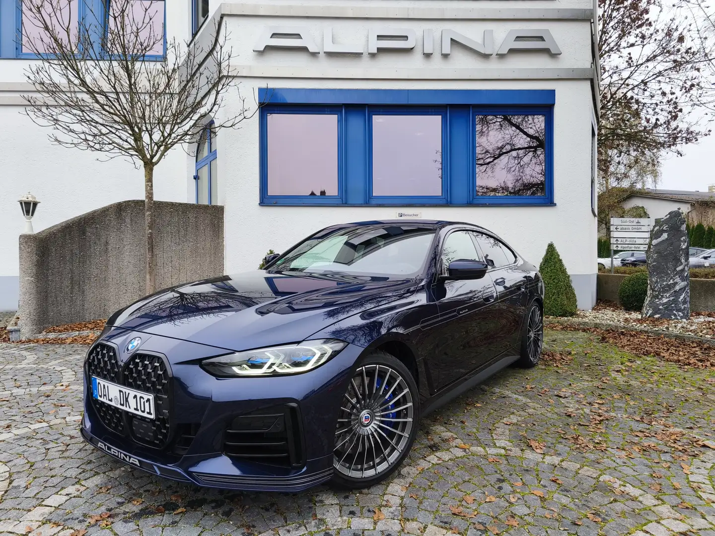 Alpina B4 Gran Coupé SWITCH-TRONIC Allrad iDrive7 Blau - 1