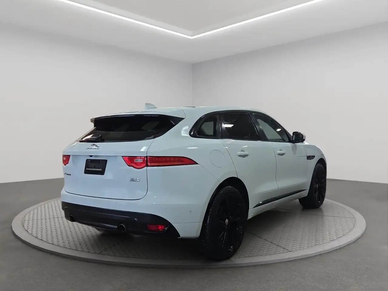 Jaguar F-Pace снимка Jaguar F-Pace