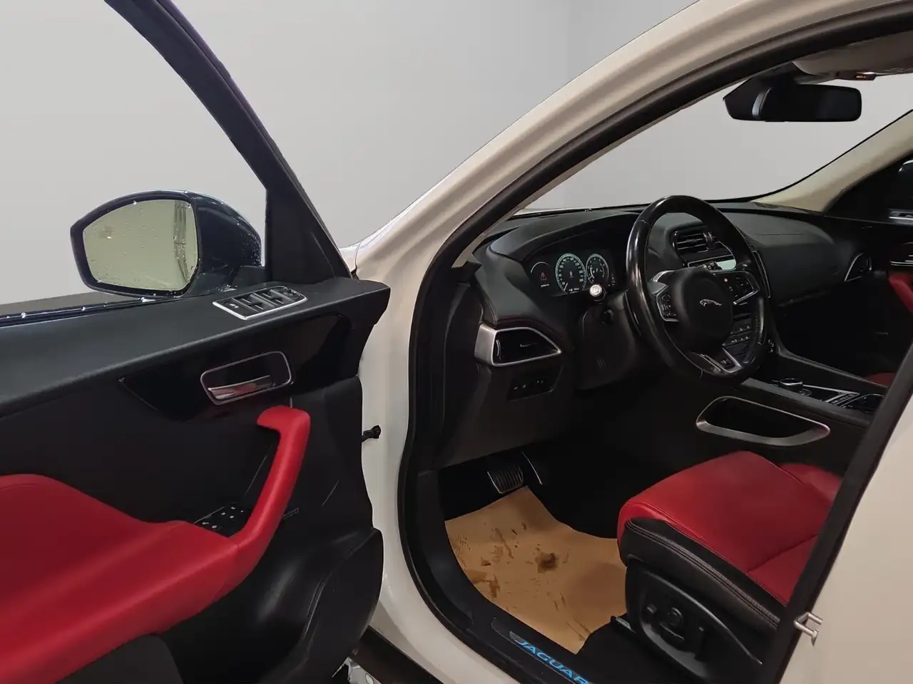 Jaguar F-Pace снимка Jaguar F-Pace