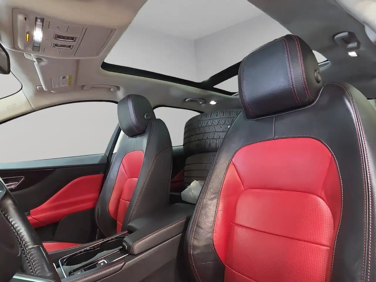Jaguar F-Pace снимка Jaguar F-Pace