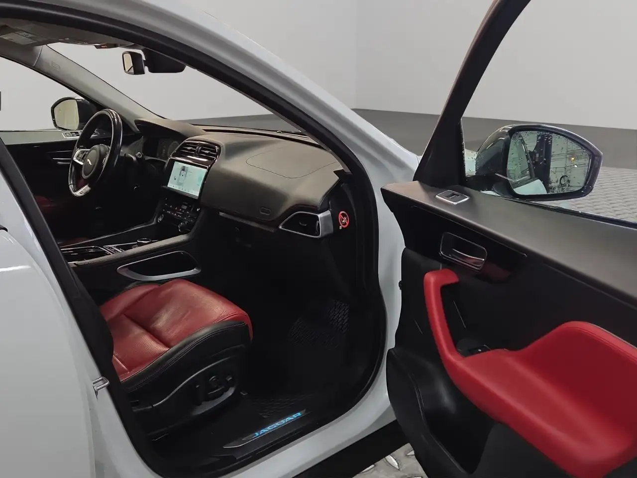 Jaguar F-Pace снимка Jaguar F-Pace