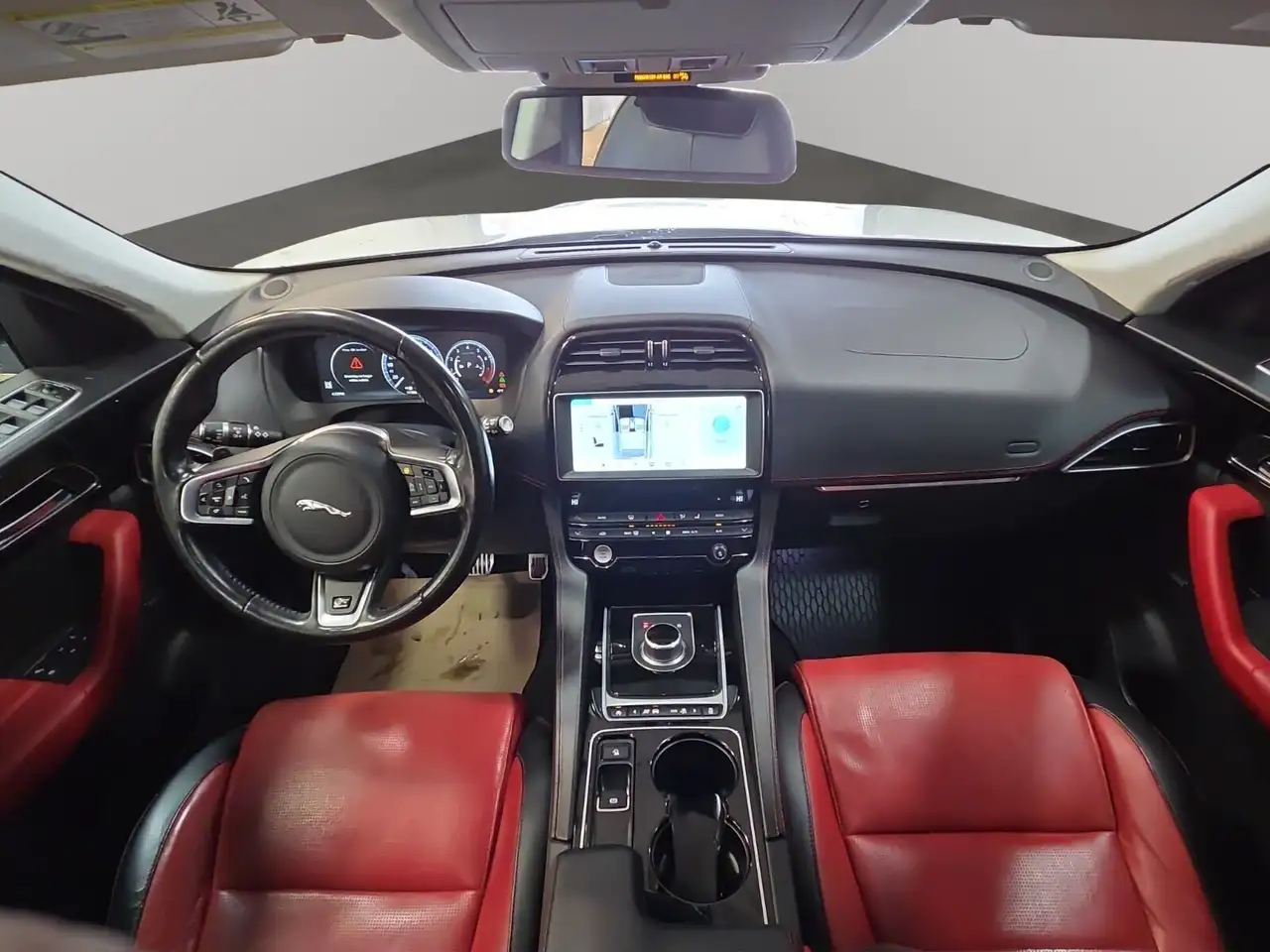 Jaguar F-Pace снимка Jaguar F-Pace