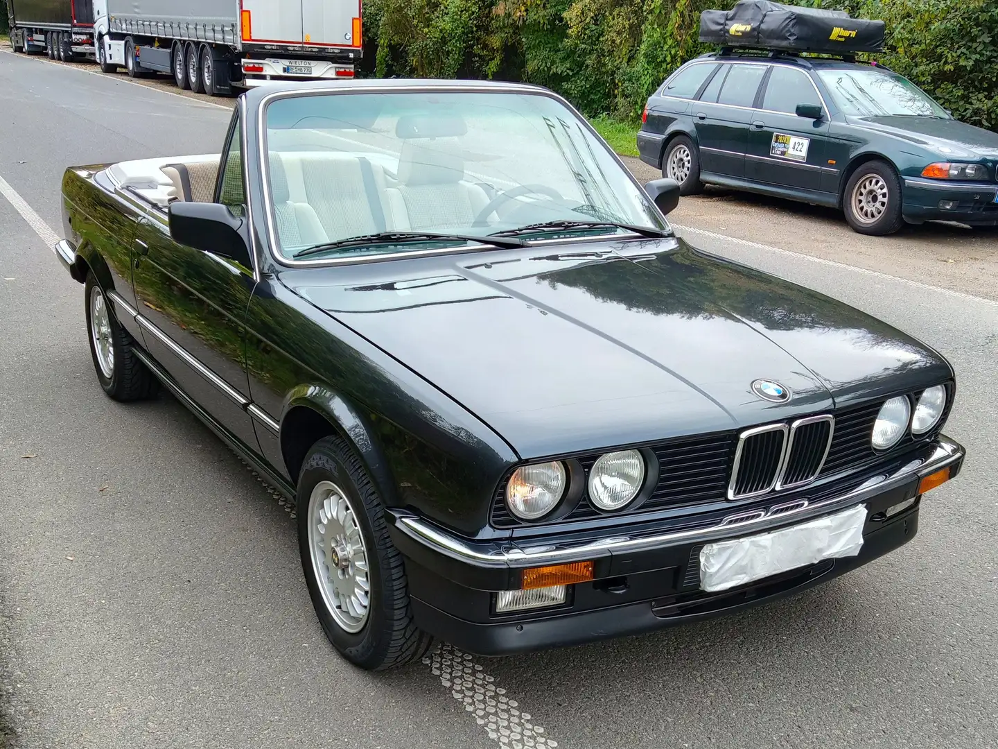 BMW 325 325i Noir - 1