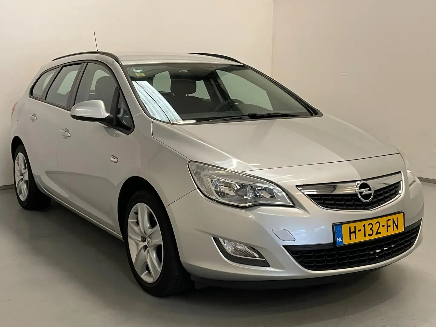 Opel Astra Sports Tourer 1.4 / Export / Meeneemprijs / Lees T Grey - 2