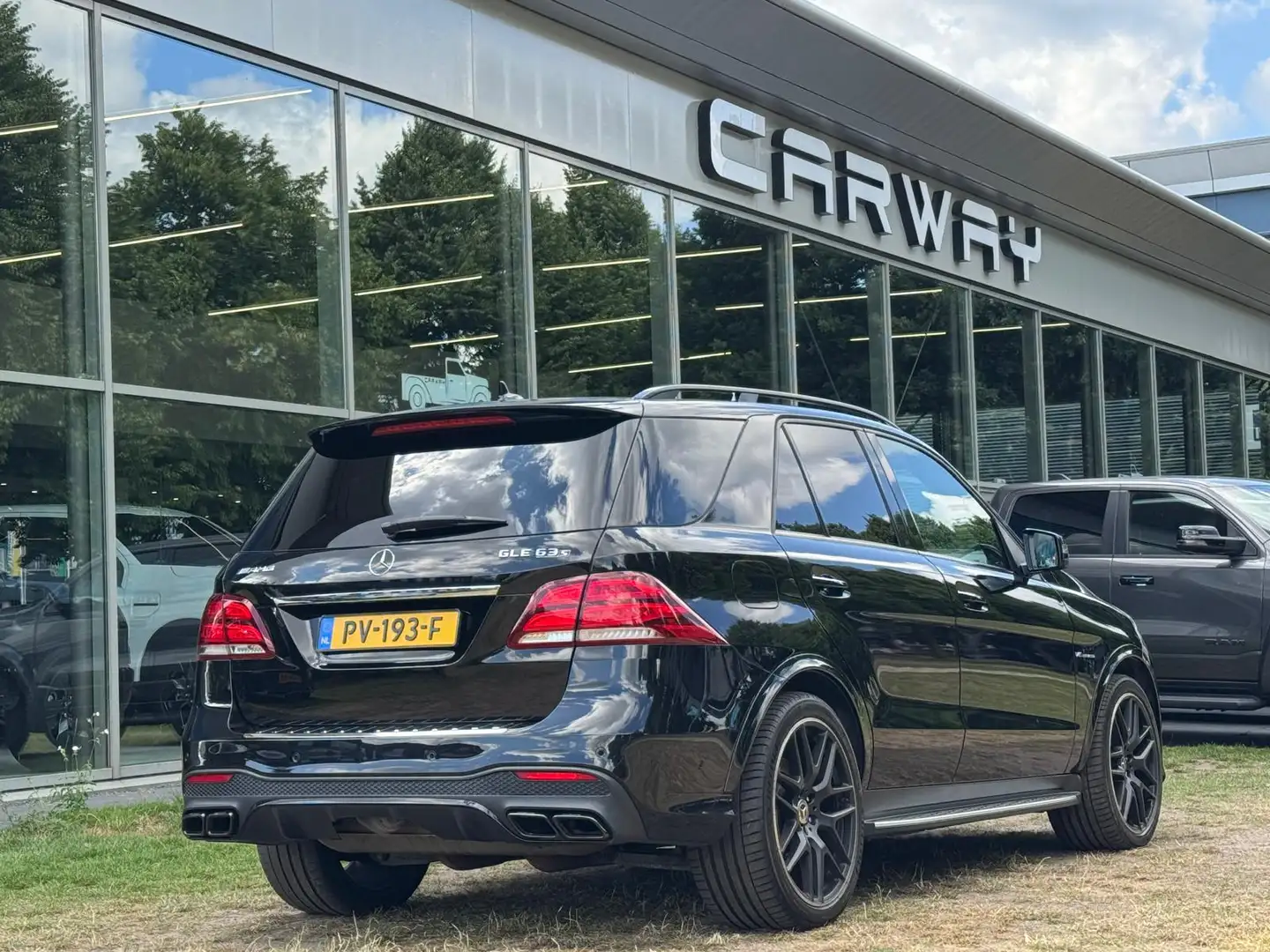 Mercedes-Benz GLE 63 AMG S NL-AUTO! NAP! SOFTCLOSE! CARBON PACK! Zwart - 2