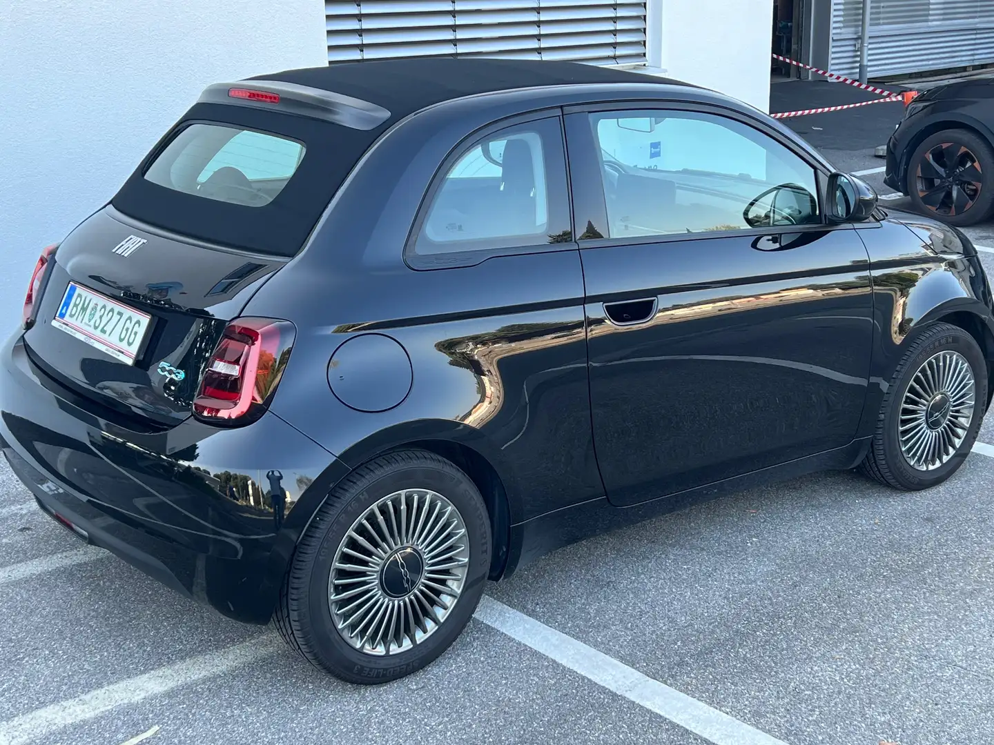 Fiat 500e CABRIO / 1. BESITZ / UNFALLFREI Schwarz - 1
