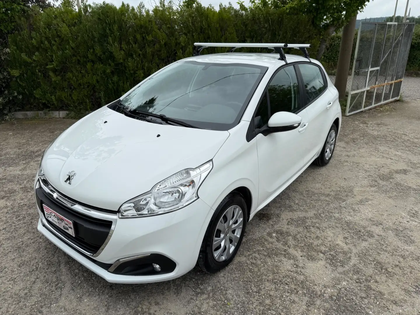 Peugeot 208 BlueHDi 100 S&S 5 porte Van Active Weiß - 2