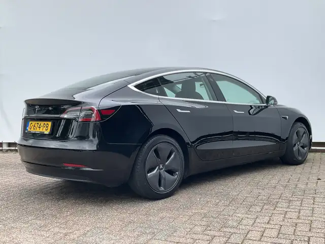Tesla Model 3 view 8