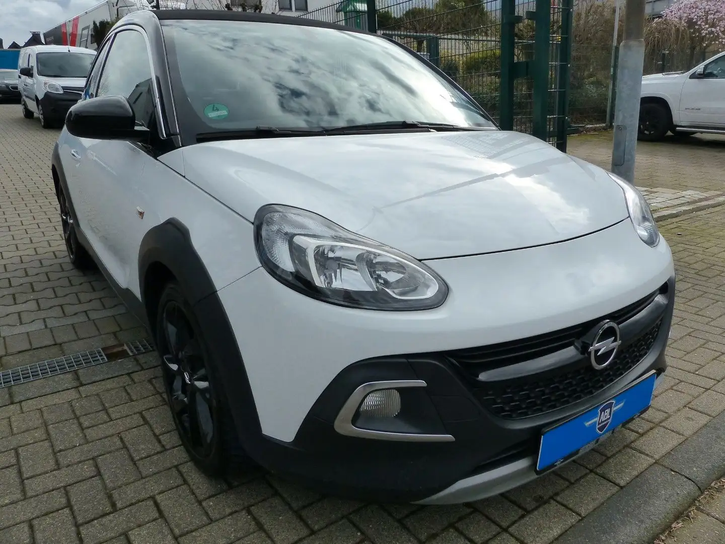 Opel Adam Rocks Weiß - 1