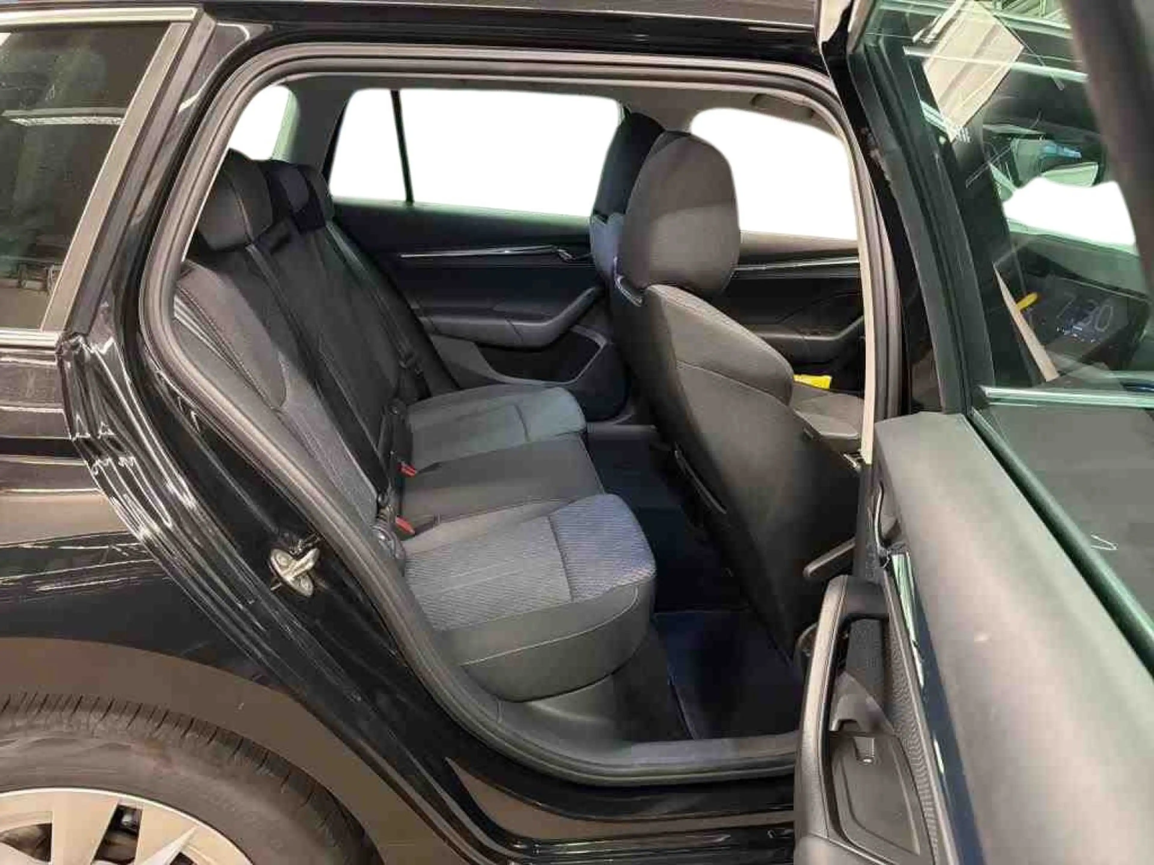 Skoda Octavia Combi 1.5TSI DSG Style AHK Navi HUD LED — photo 6