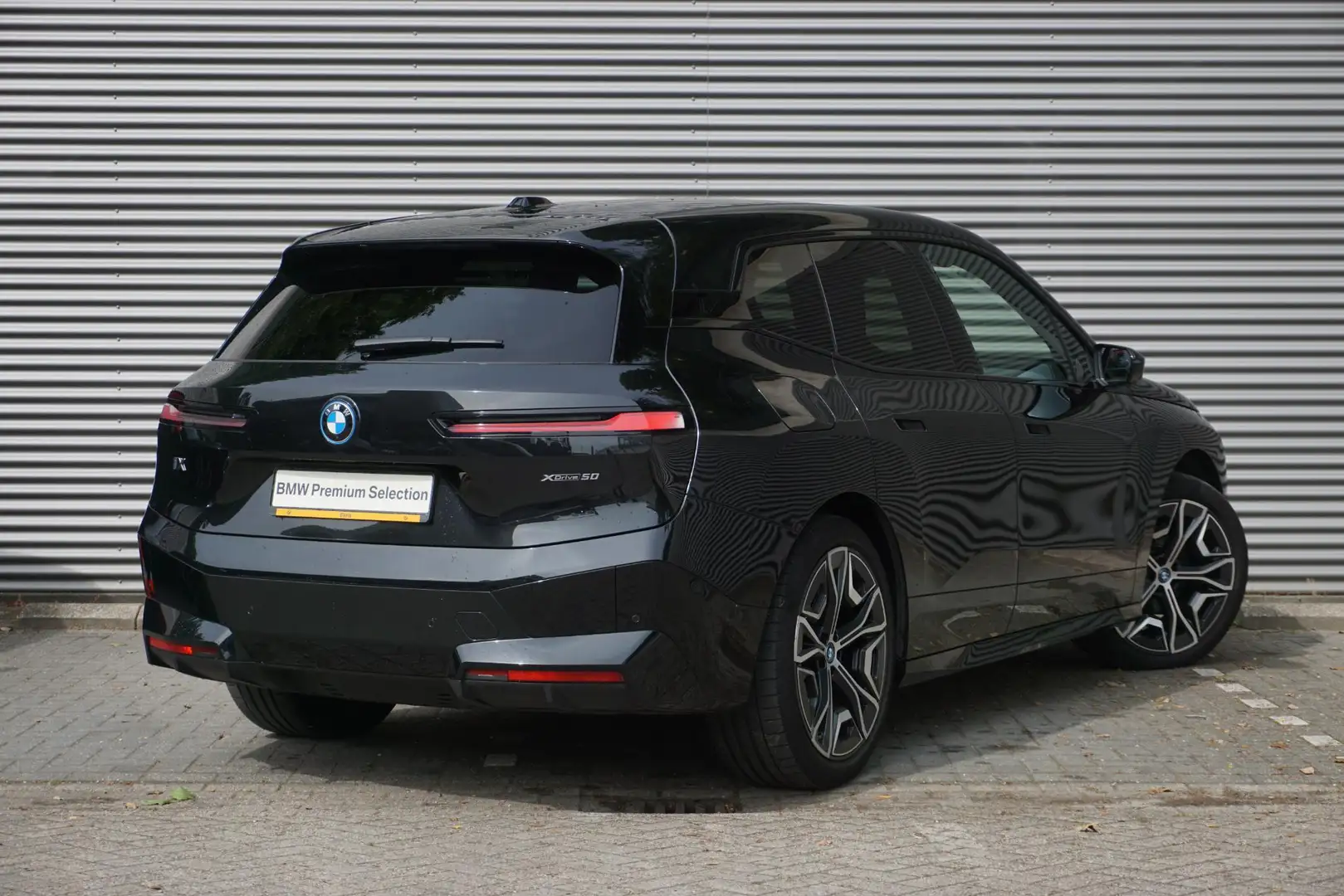 BMW iX xDrive50 Sportpakket | 22 inch LM Aerodynamic | St Schwarz - 2