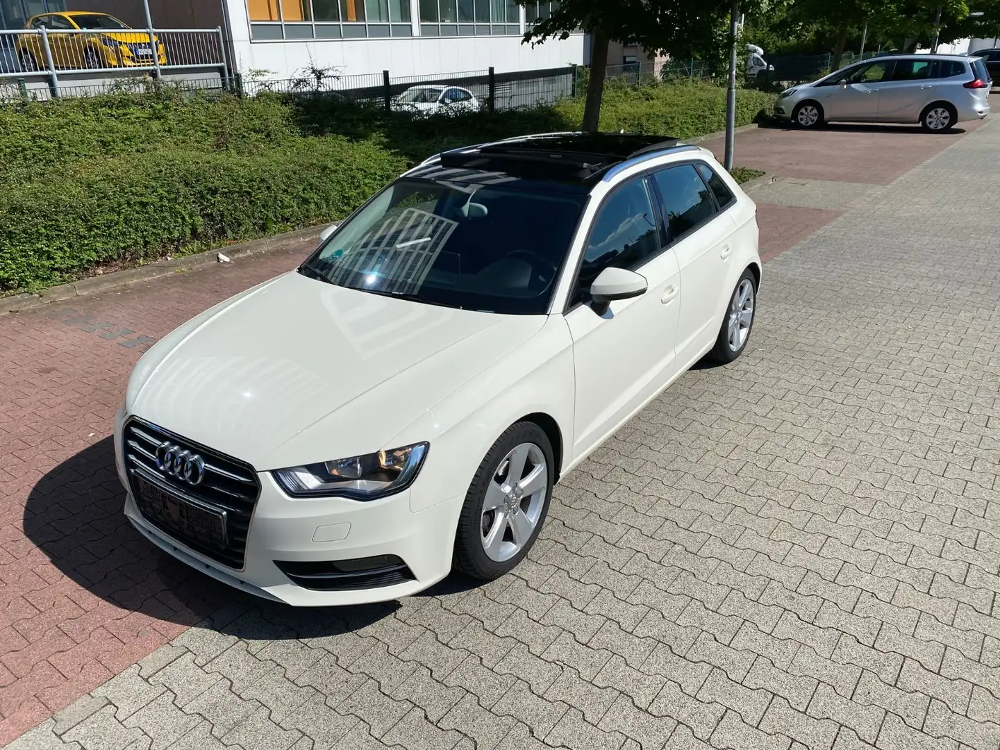 Audi A3 2.0 TDI Sportback/Panorama Schiebedach /Navi/ Blanc - 1