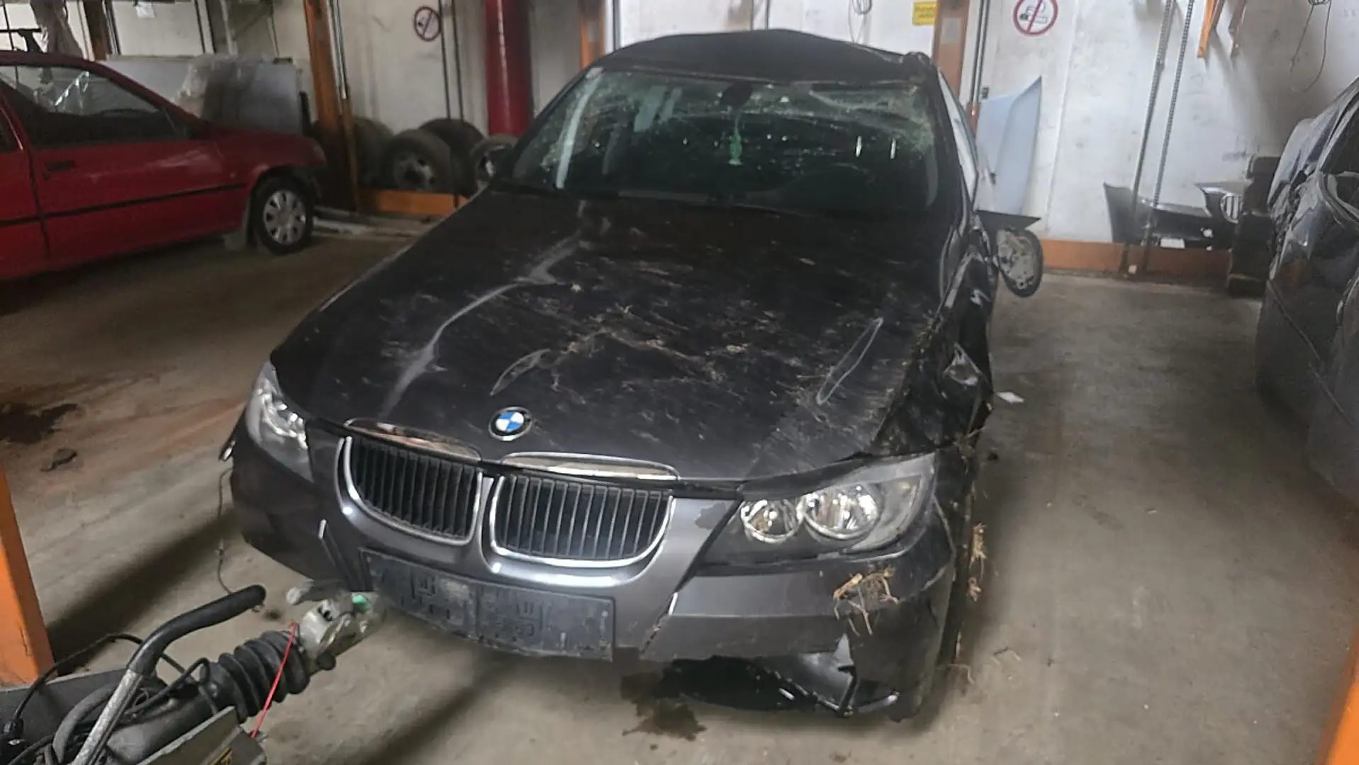 BMW 318 i Österreich-Paket TOTALSCHADEN Schwarz - 2