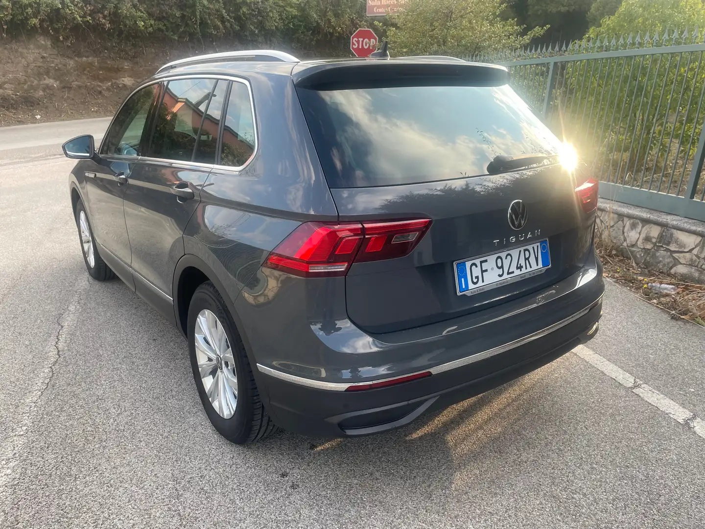 Volkswagen Tiguan Tiguan II 2021 2.0 tdi Life 150cv dsg Grigio - 2