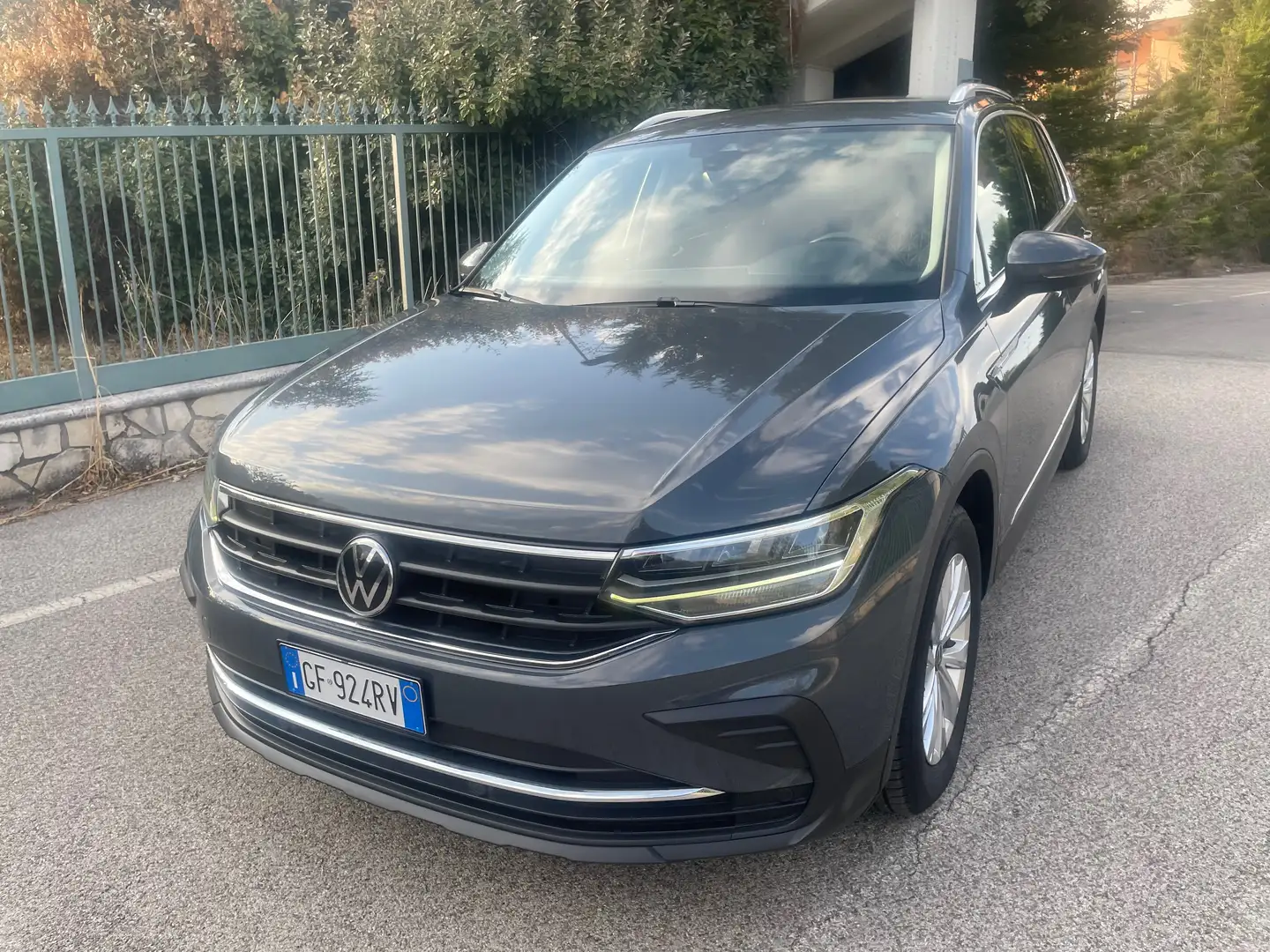 Volkswagen Tiguan Tiguan II 2021 2.0 tdi Life 150cv dsg Grigio - 1