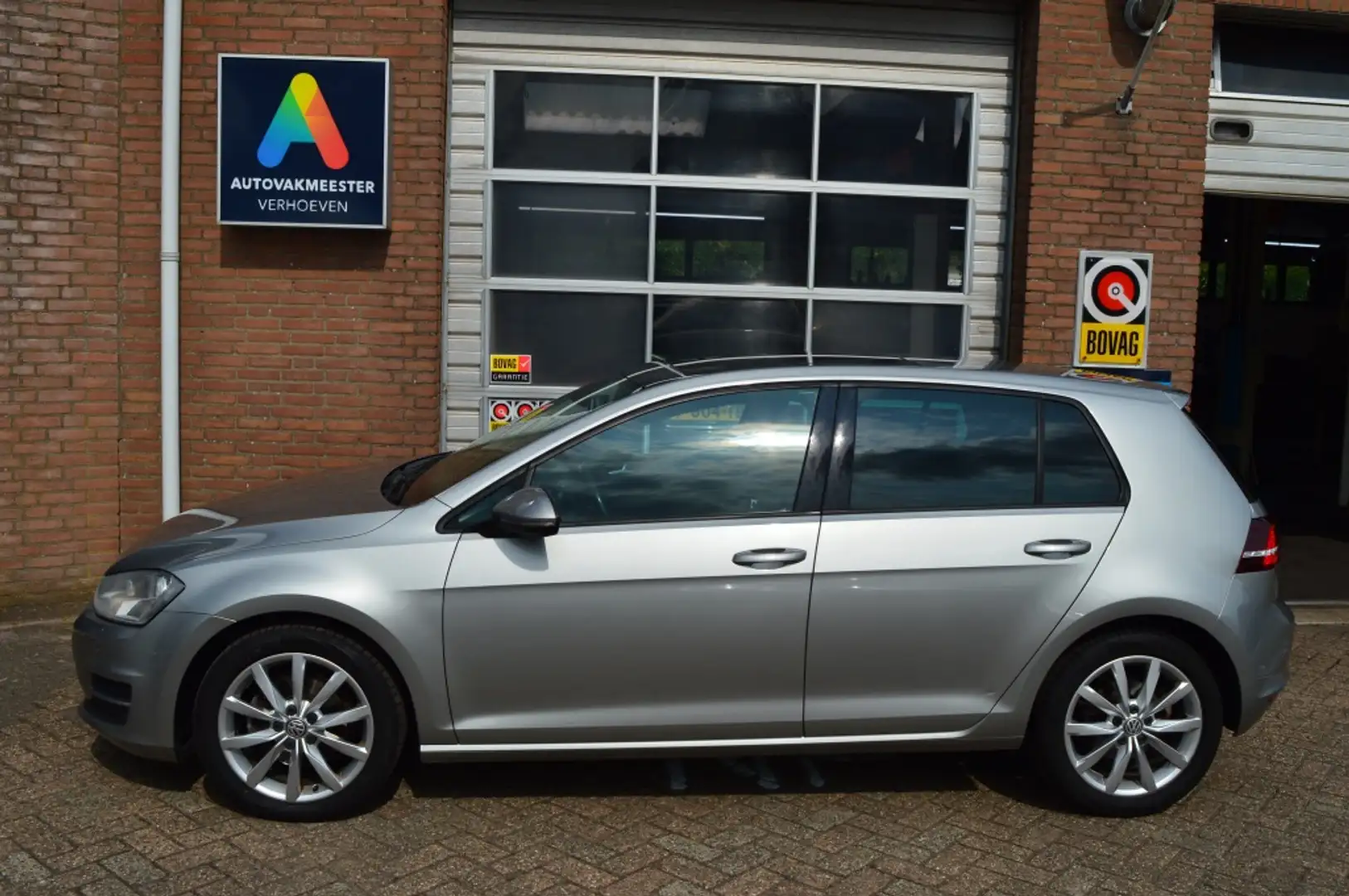 Volkswagen Golf 1.4 Clima, Cruise, Panorama ka 1.4 TSI Highline Gris - 2