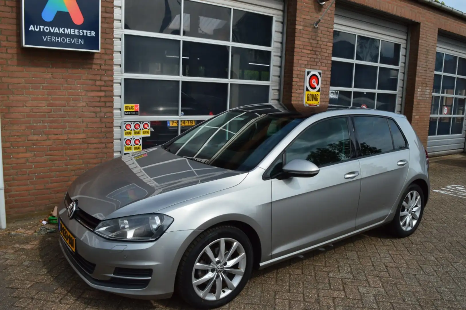 Volkswagen Golf 1.4 Clima, Cruise, Panorama ka 1.4 TSI Highline Gris - 1