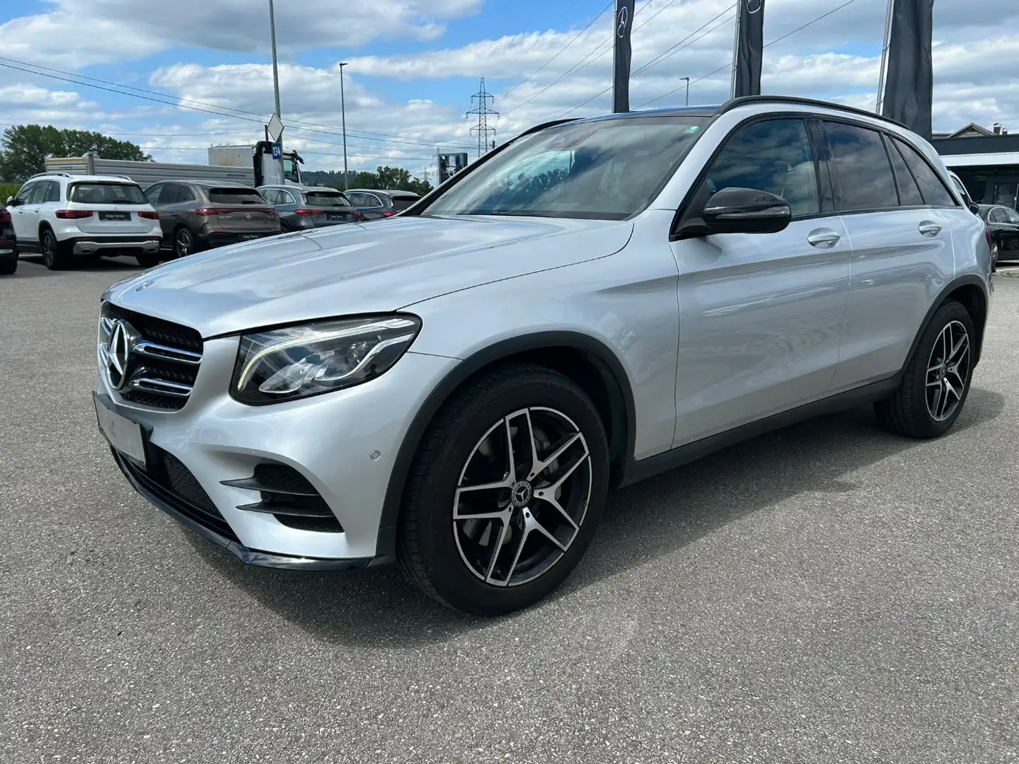 Mercedes-Benz GLC 220 d 4MATIC PTS Shz eHeck AMG COM Pano Klima Plateado - 1